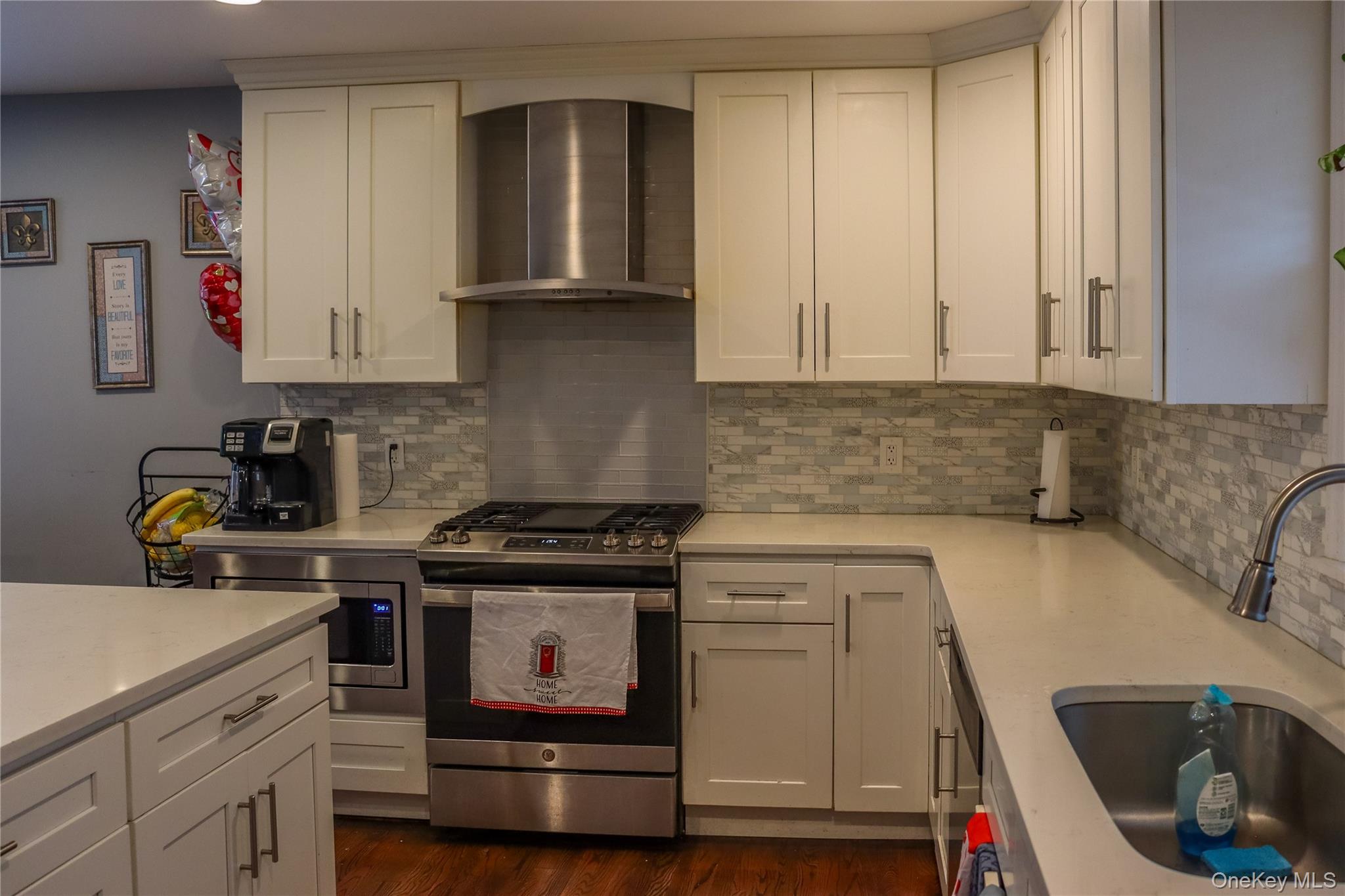 29 Oak Street, Islip, NY 11751