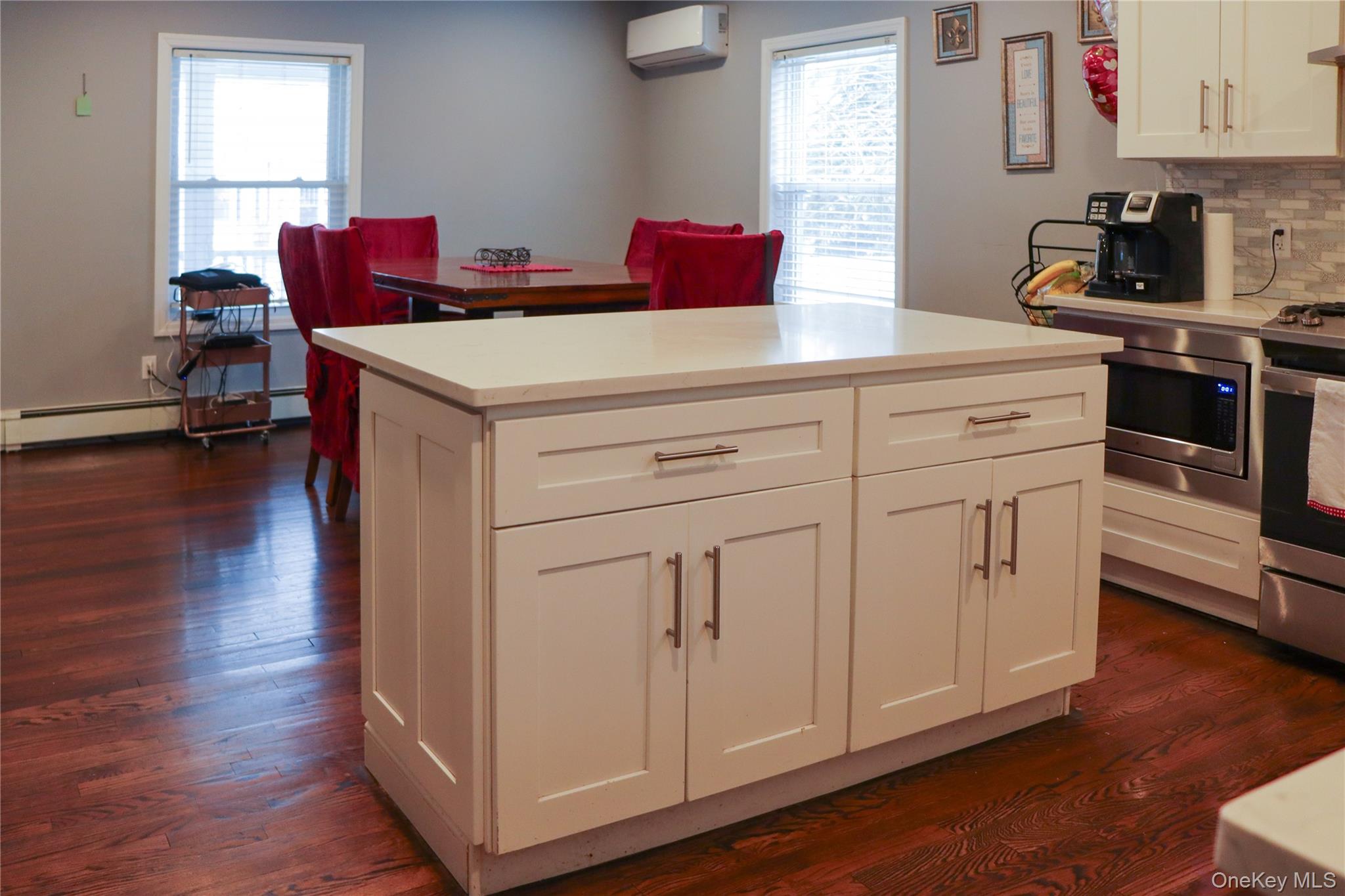 29 Oak Street, Islip, NY 11751