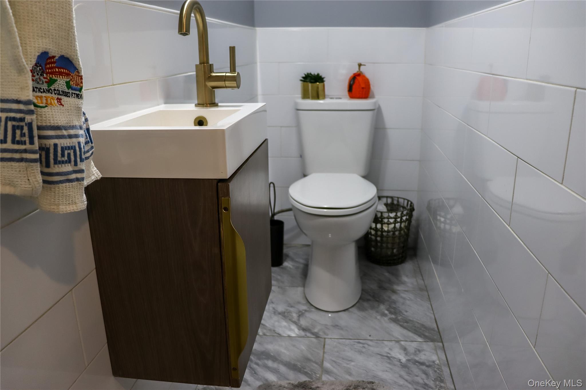 29 Oak Street, Islip, NY 11751