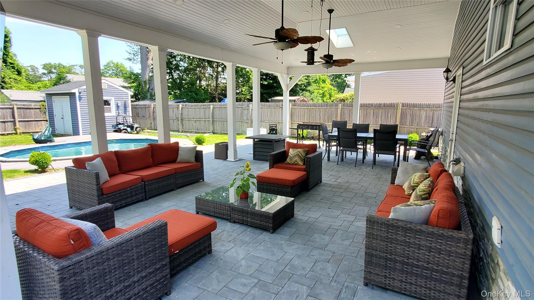 29 Oak Street, Islip, NY 11751