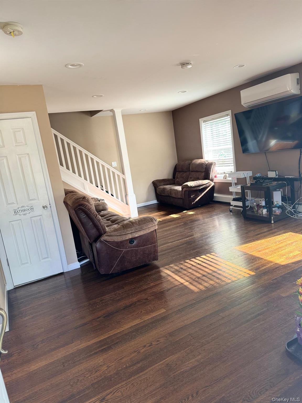 29 Oak Street, Islip, NY 11751