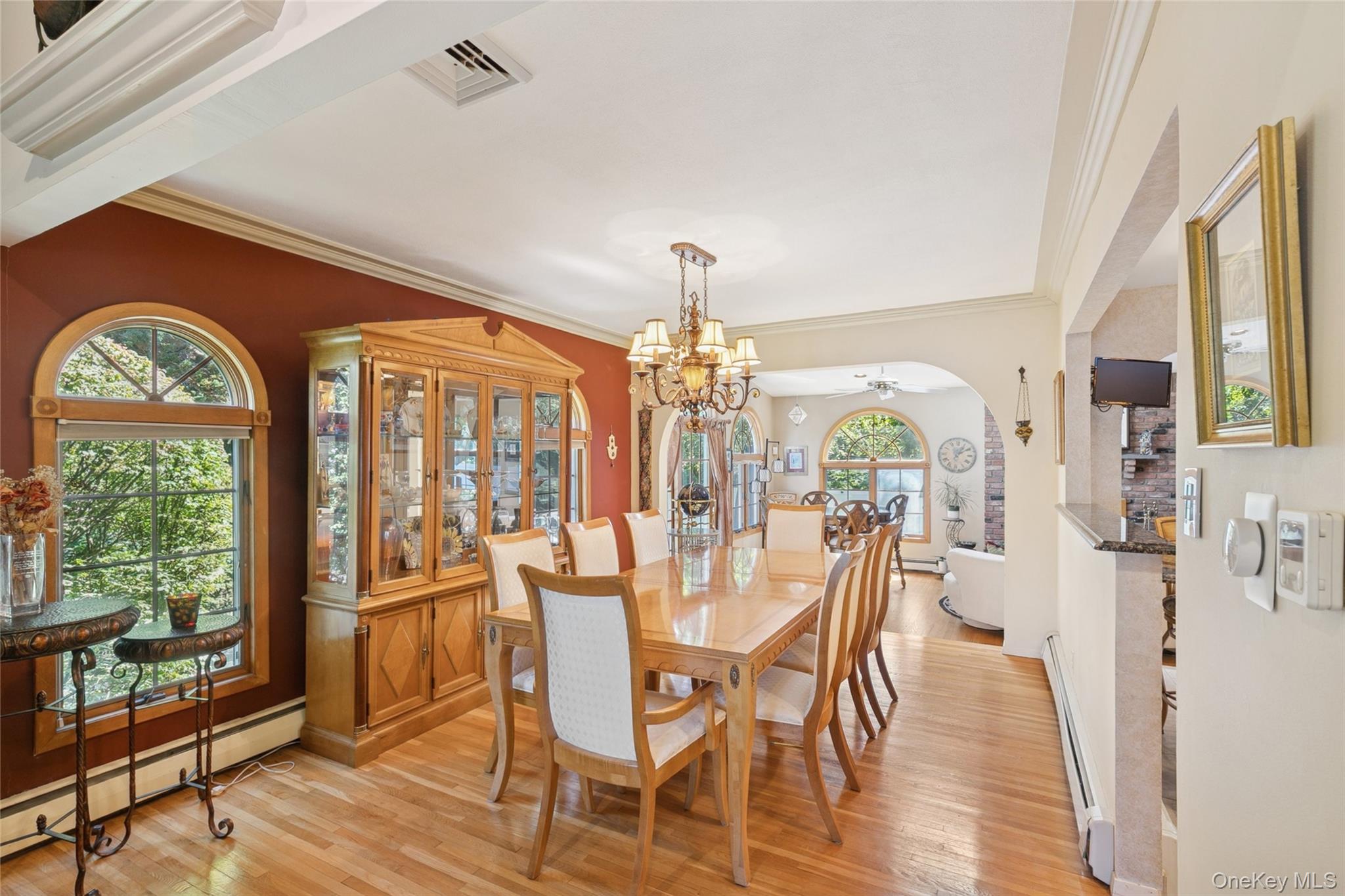 3 Wood Lane, Plainview, NY 11803