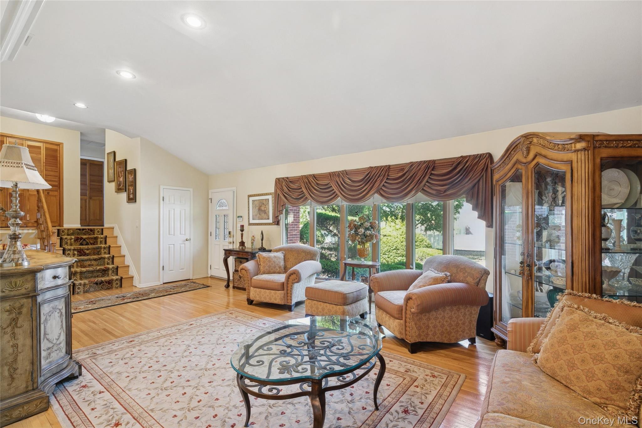 3 Wood Lane, Plainview, NY 11803