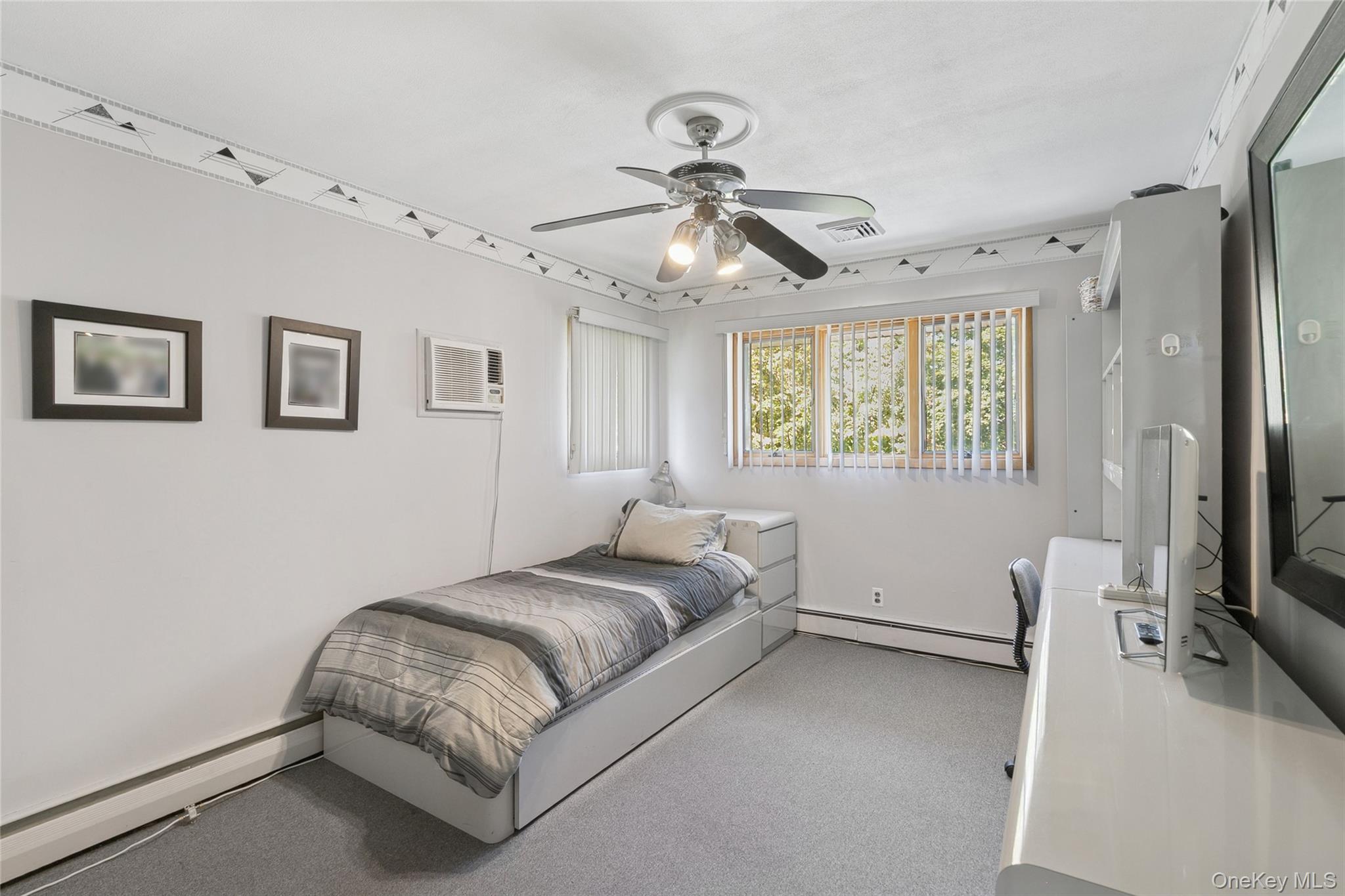 3 Wood Lane, Plainview, NY 11803