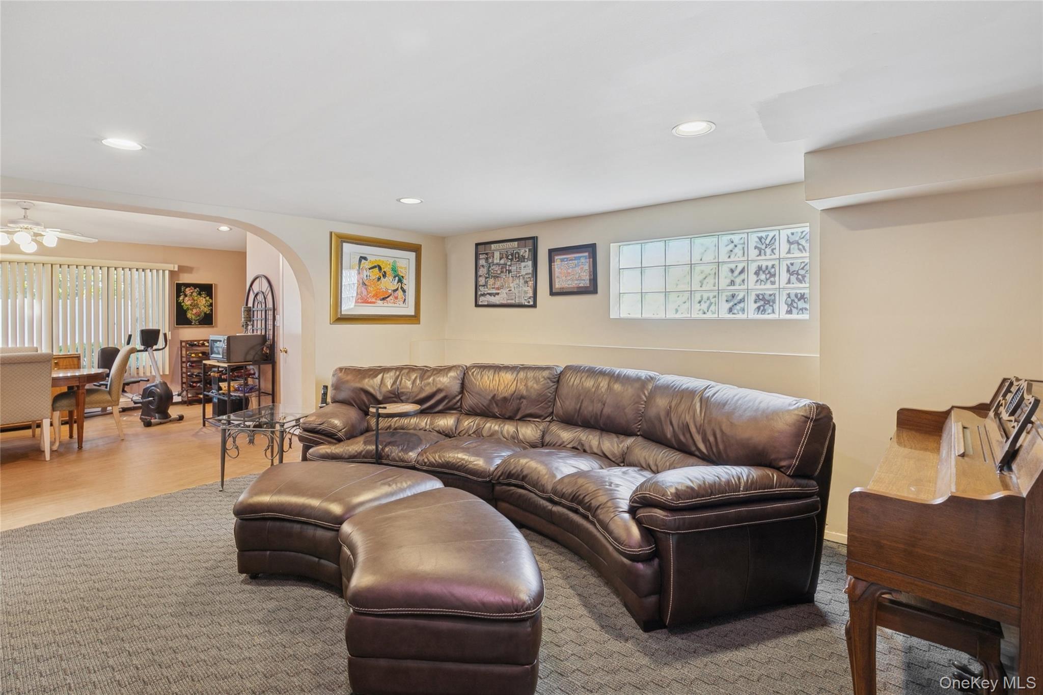 3 Wood Lane, Plainview, NY 11803