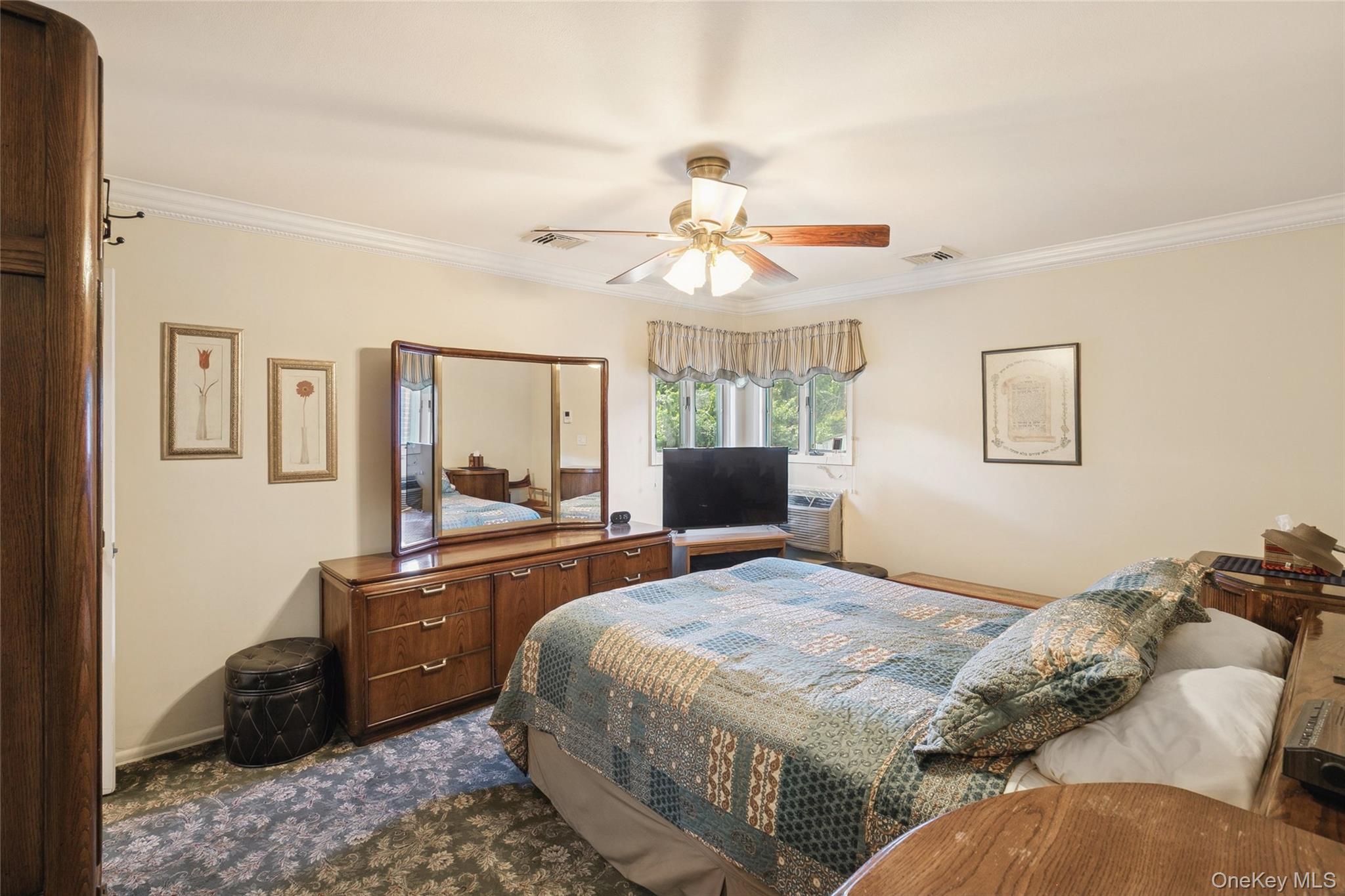 3 Wood Lane, Plainview, NY 11803