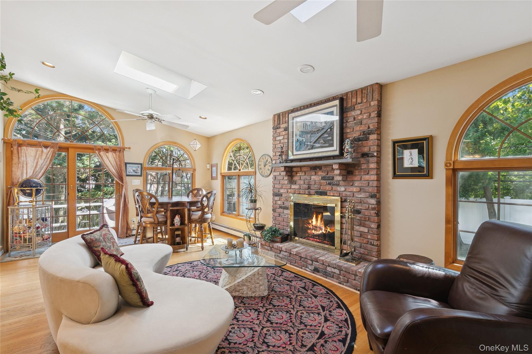 3 Wood Lane, Plainview, NY 11803