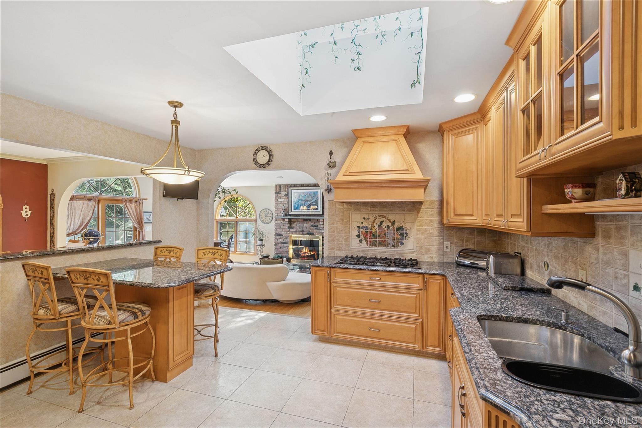 3 Wood Lane, Plainview, NY 11803