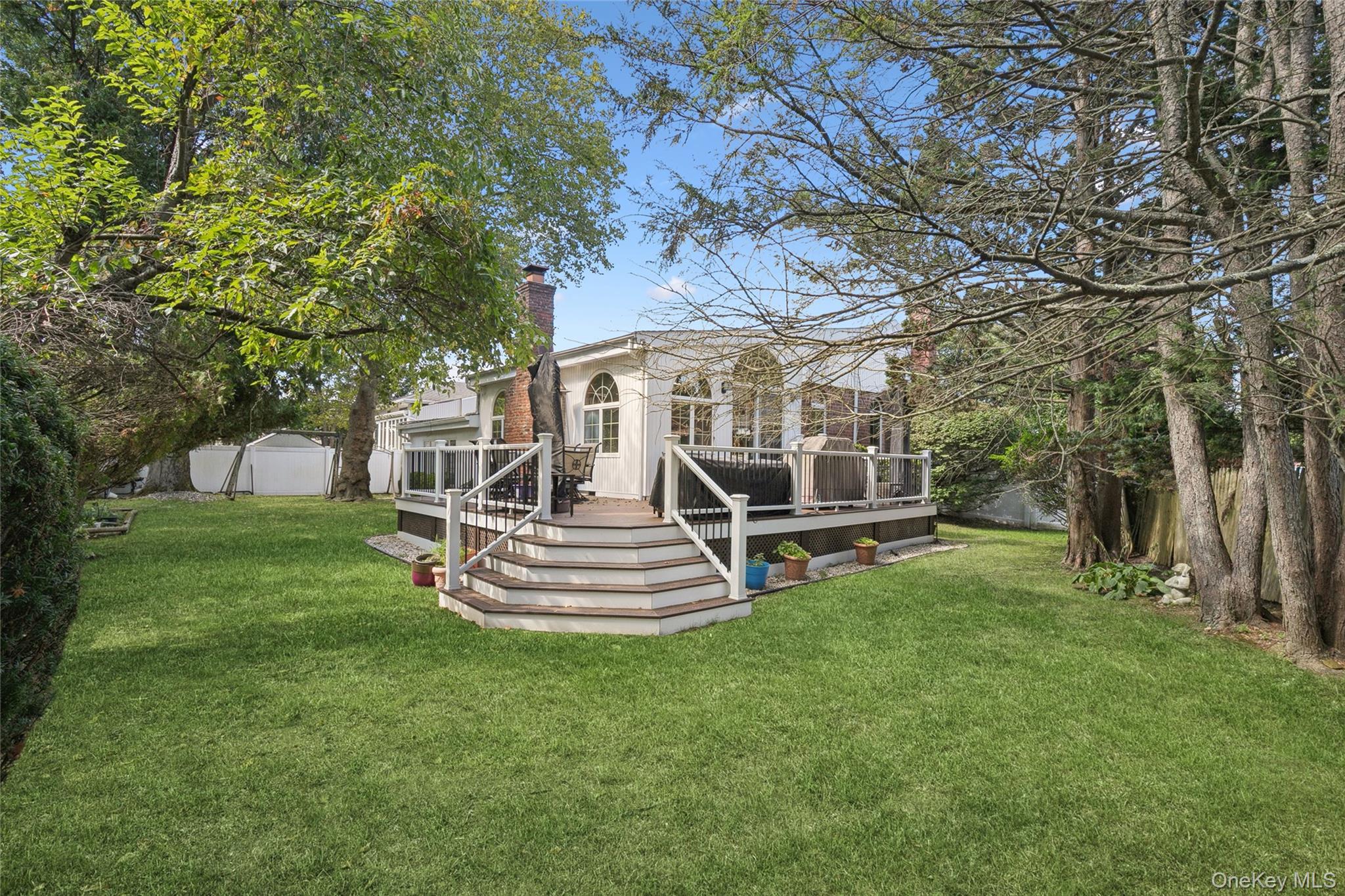 3 Wood Lane, Plainview, NY 11803