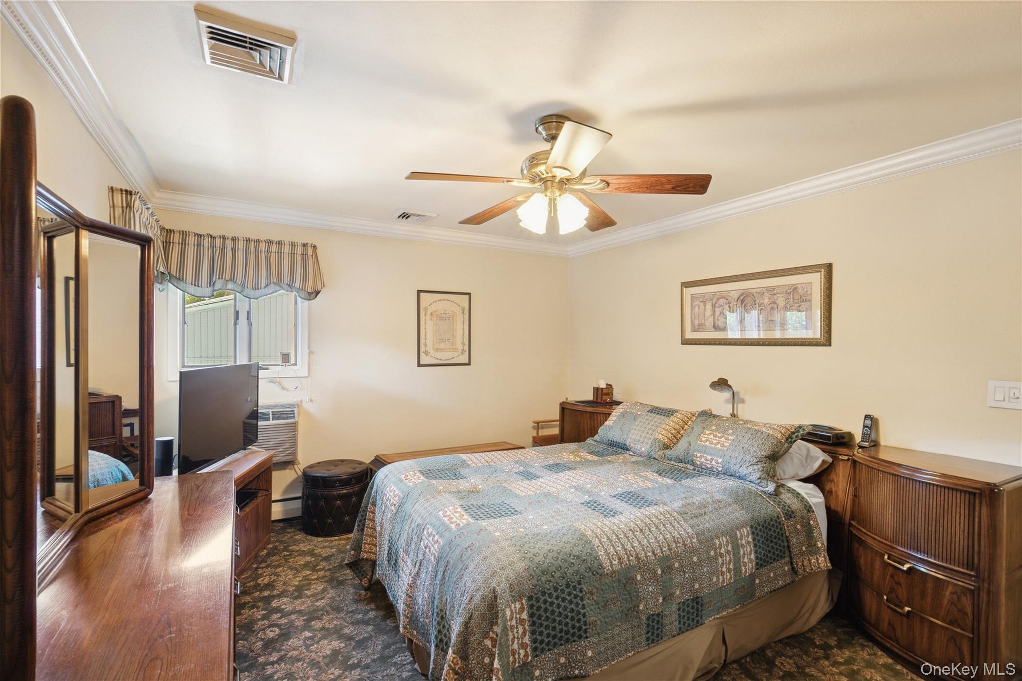 3 Wood Lane, Plainview, NY 11803