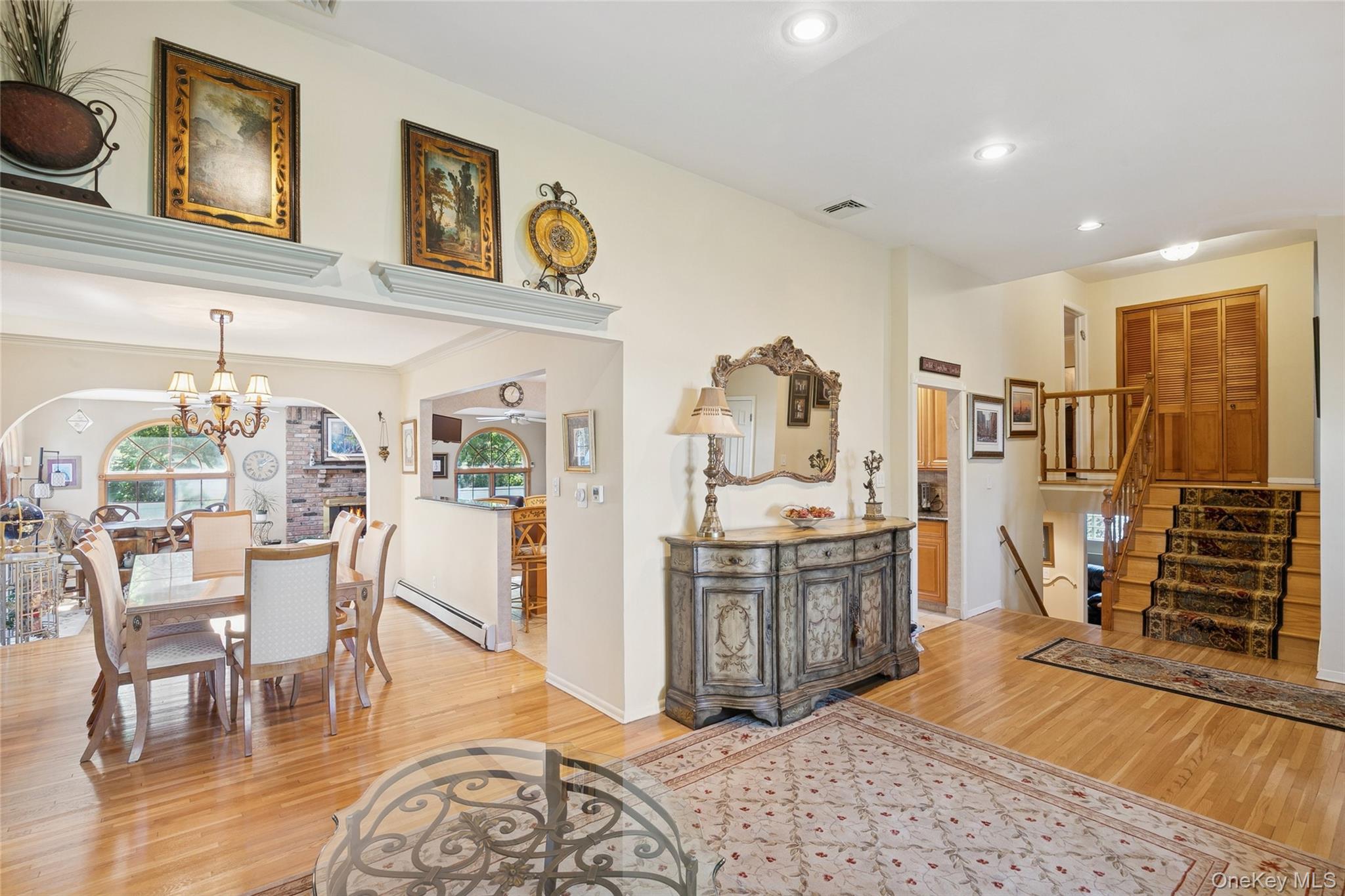 3 Wood Lane, Plainview, NY 11803