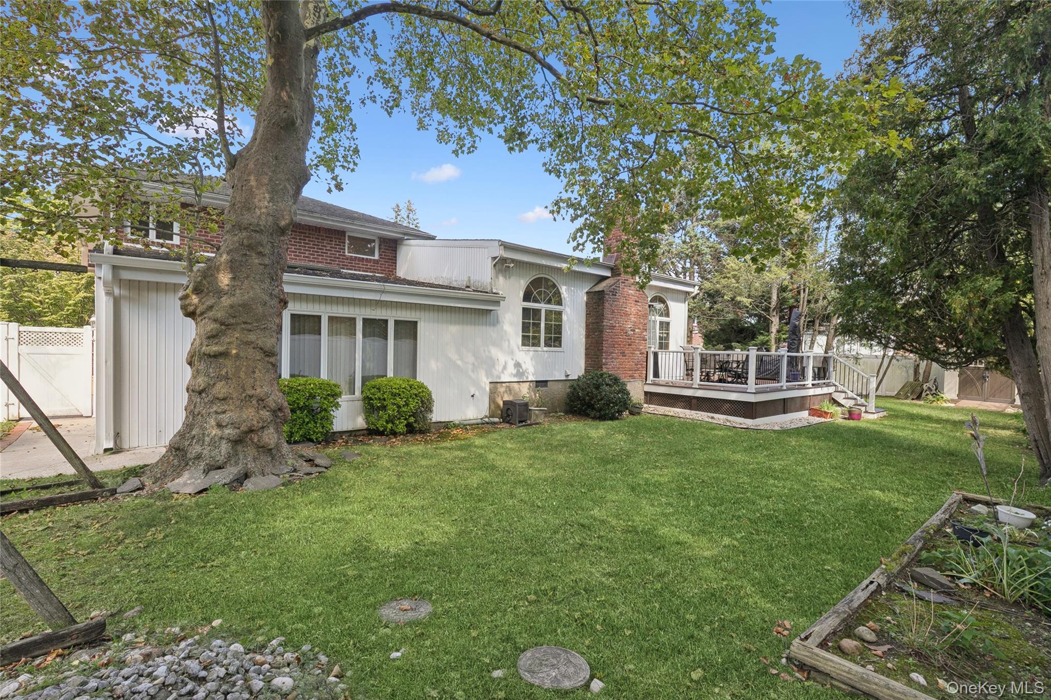 3 Wood Lane, Plainview, NY 11803