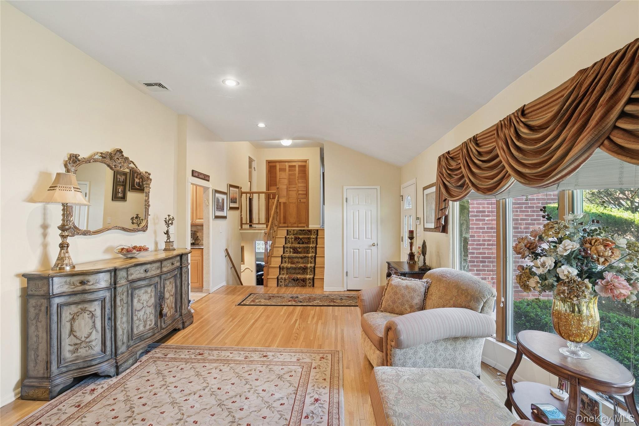 3 Wood Lane, Plainview, NY 11803