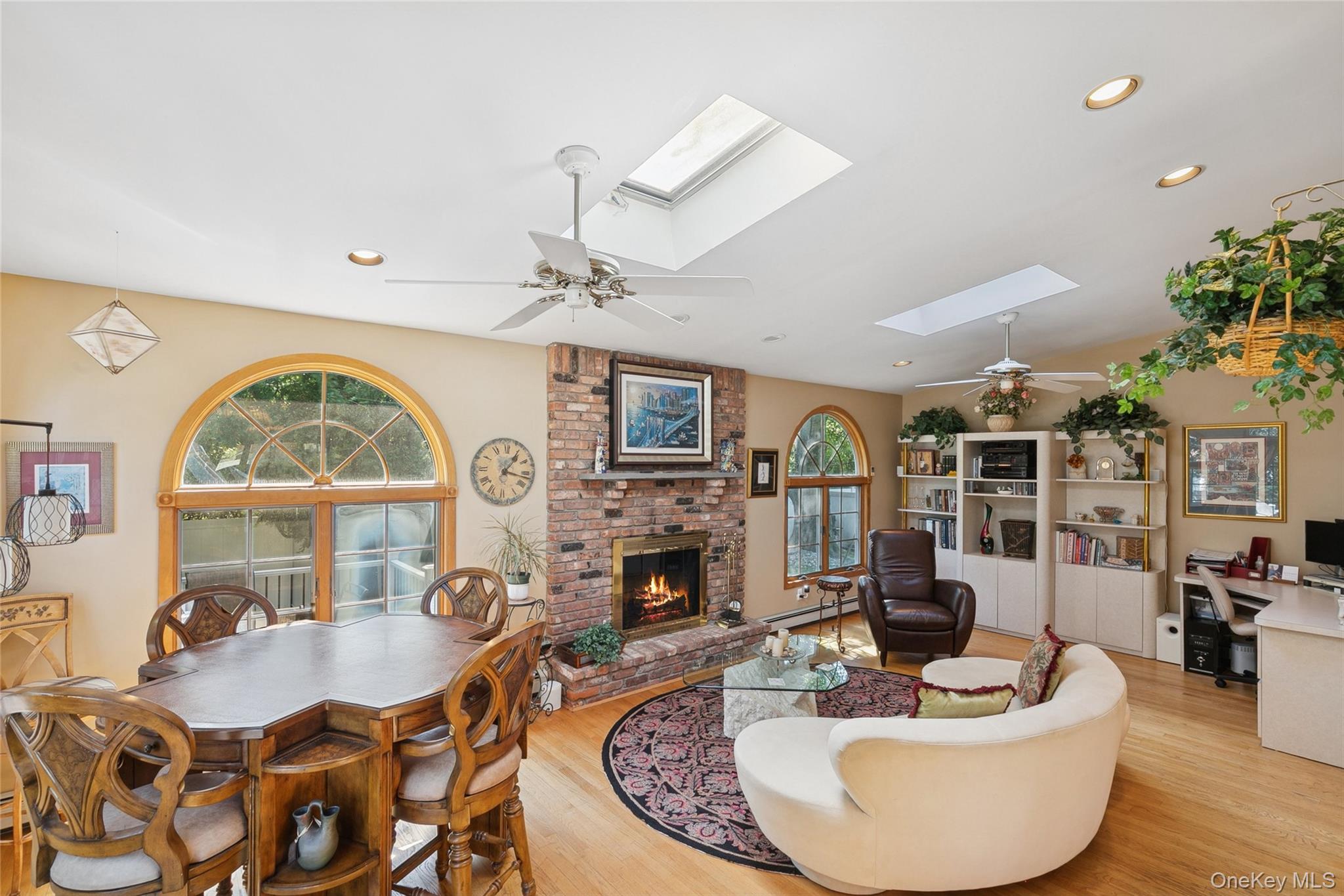 3 Wood Lane, Plainview, NY 11803