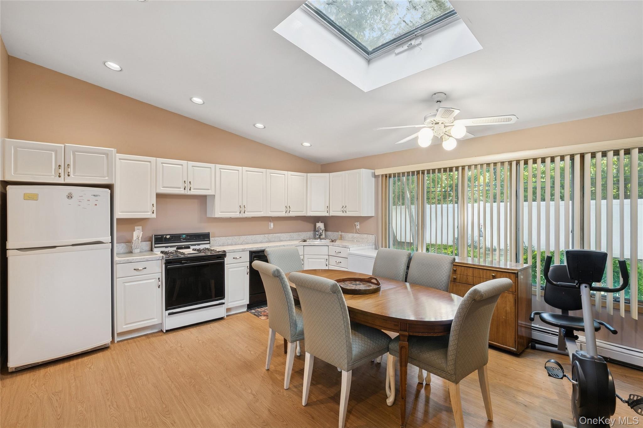 3 Wood Lane, Plainview, NY 11803