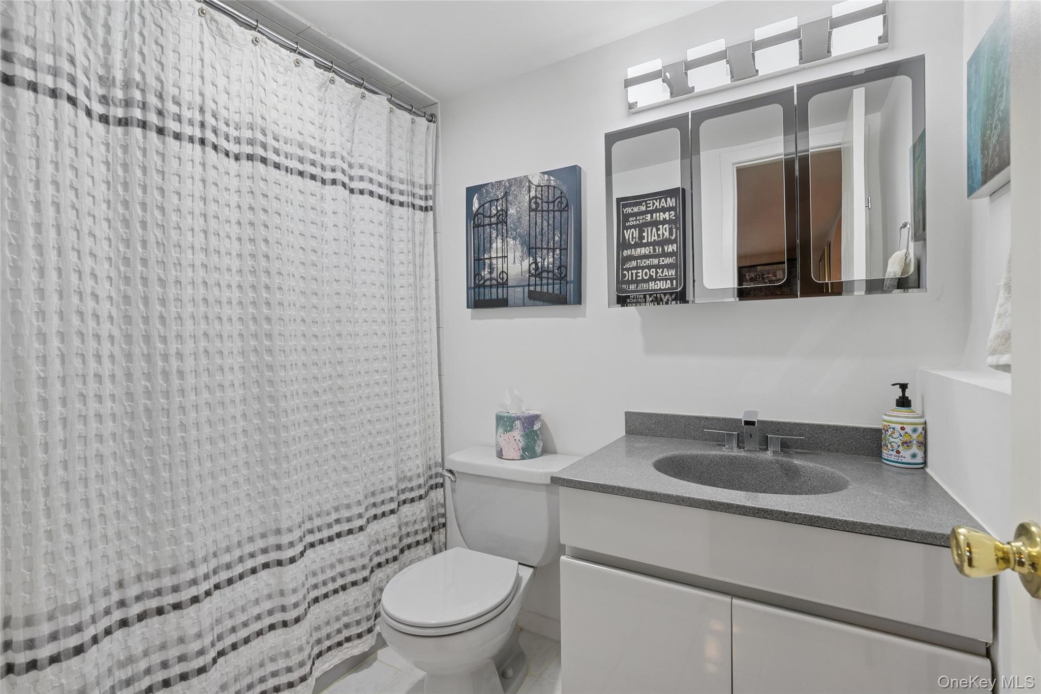 3 Wood Lane, Plainview, NY 11803