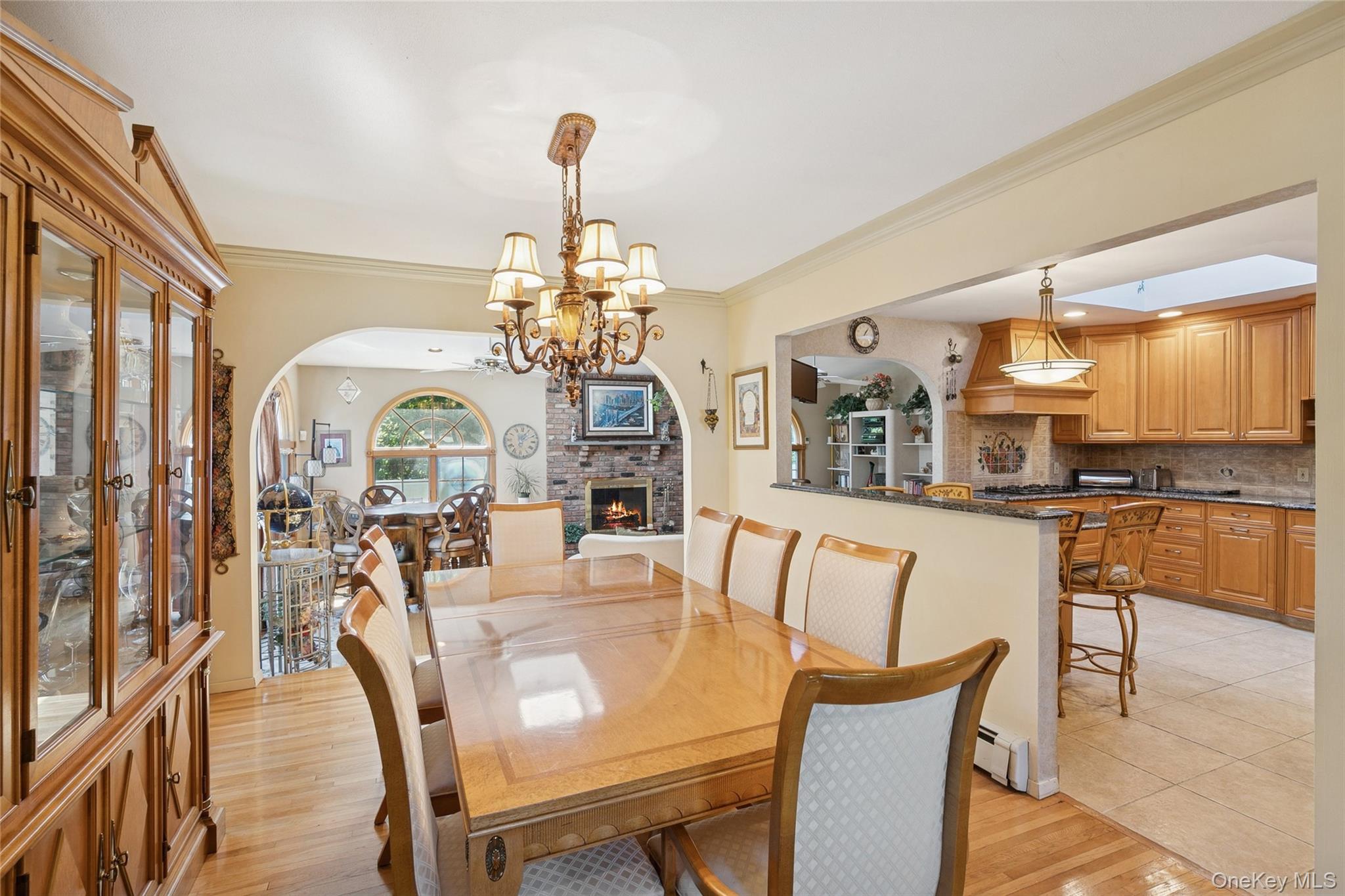 3 Wood Lane, Plainview, NY 11803