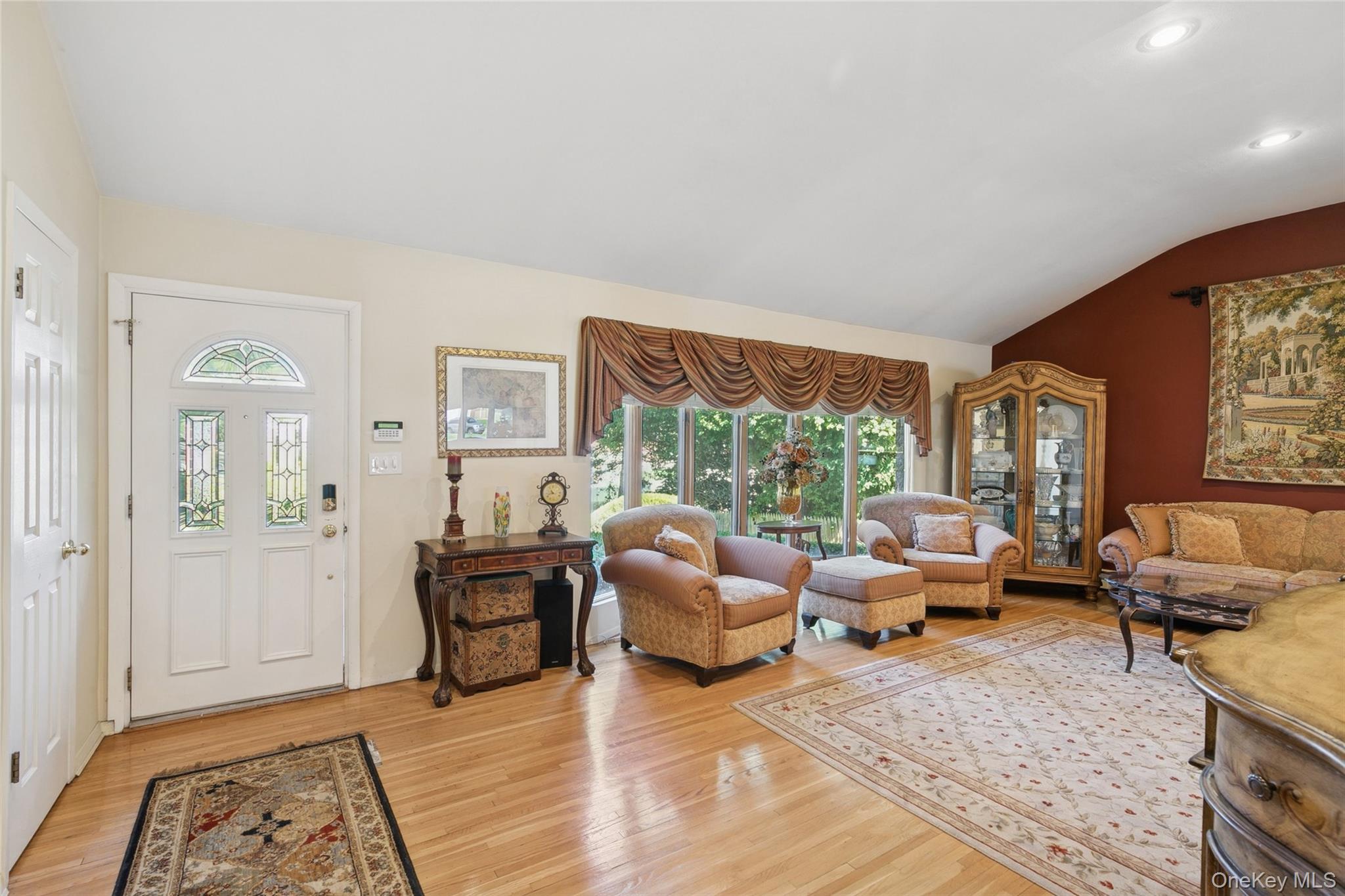 3 Wood Lane, Plainview, NY 11803