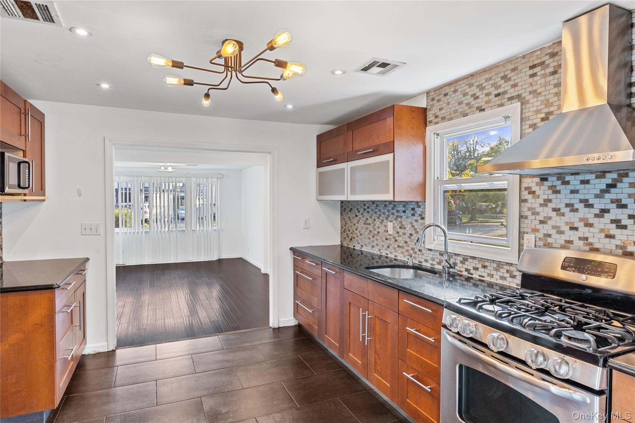 187 Botsford Street, Hempstead, NY 11550