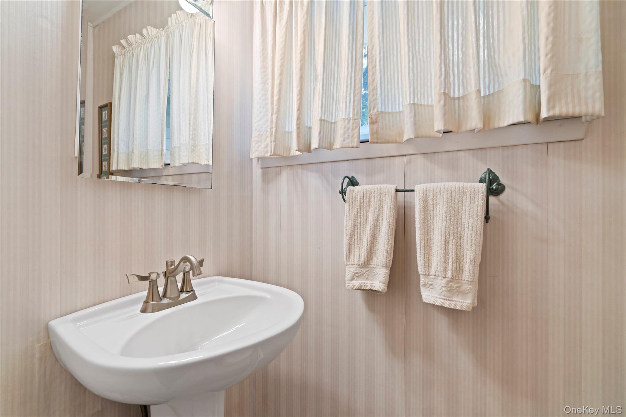 6 Violet Lane, Commack, NY 11725