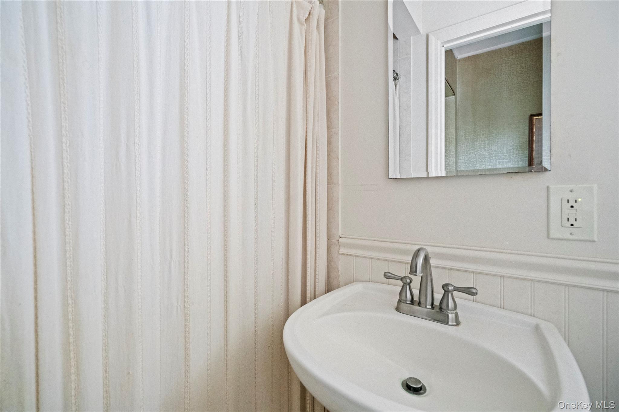 6 Violet Lane, Commack, NY 11725