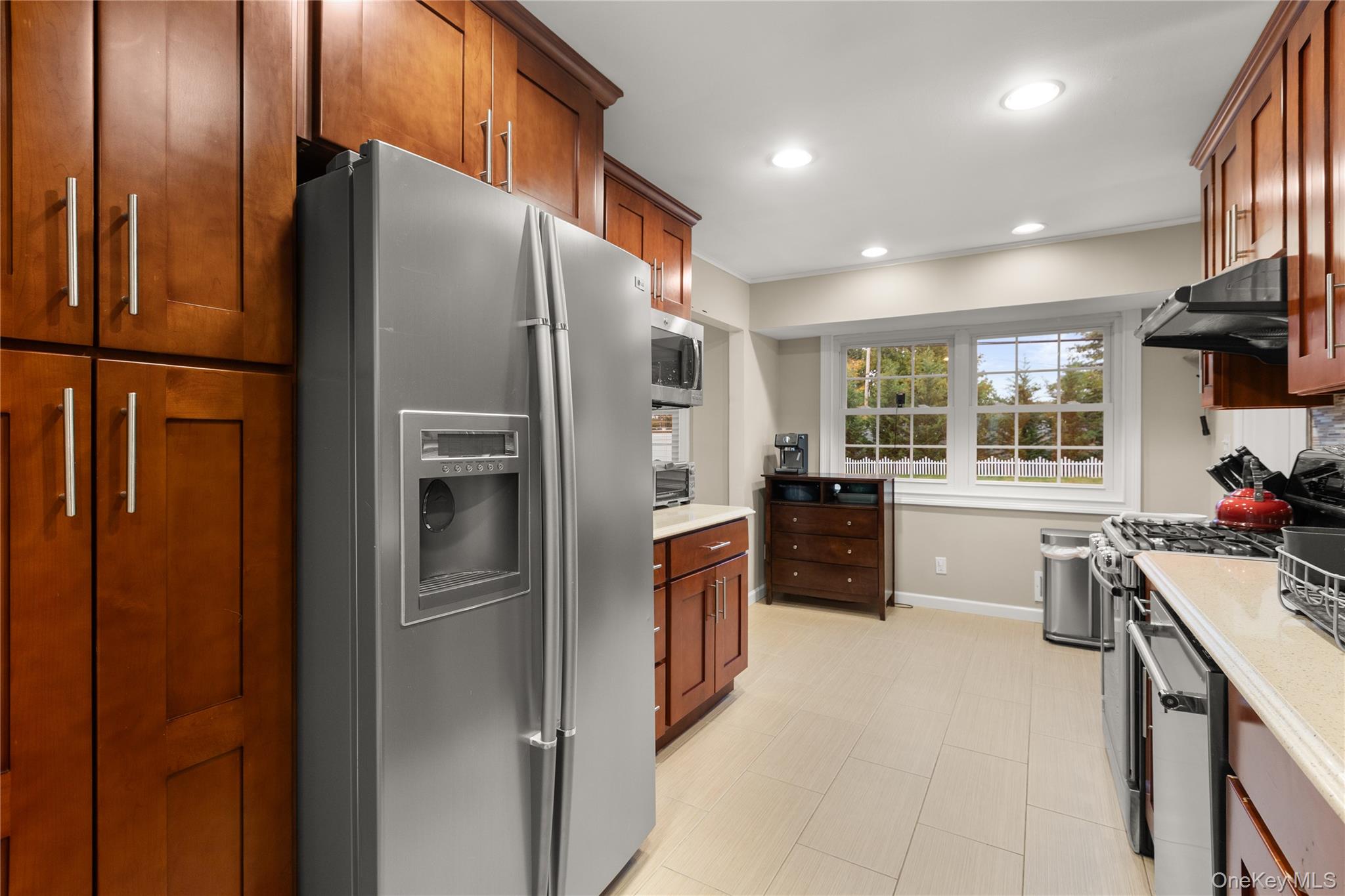 19 Blue Spruce Lane, Commack, NY 11725