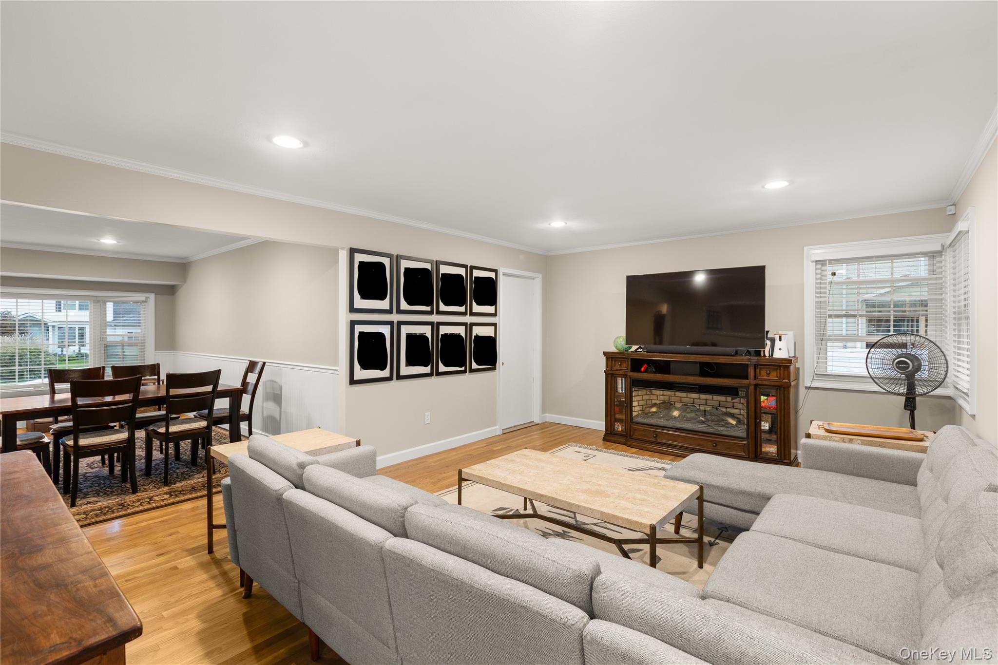 19 Blue Spruce Lane, Commack, NY 11725