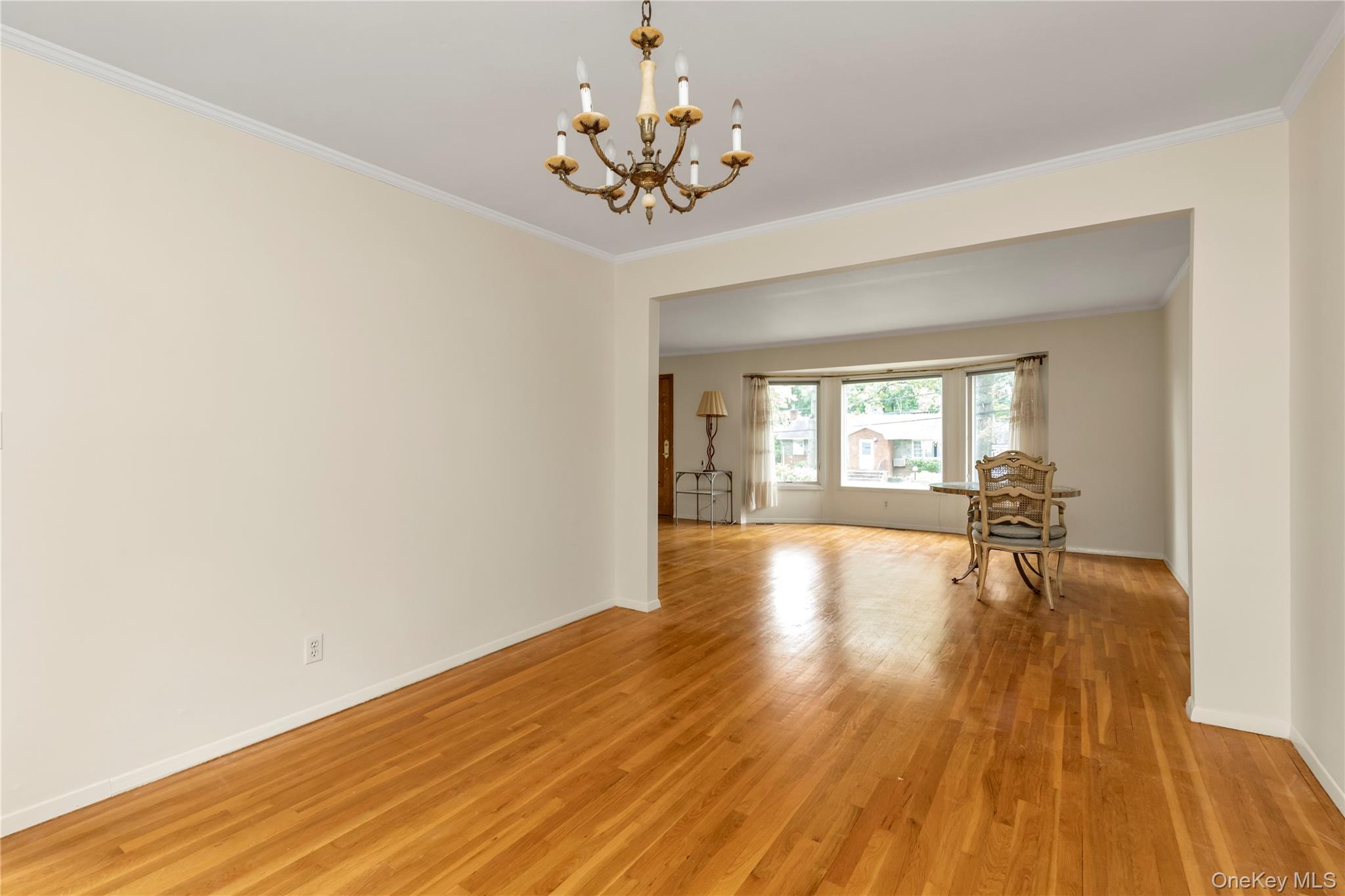 129 Gilmar Lane, Roslyn Heights, NY 11577