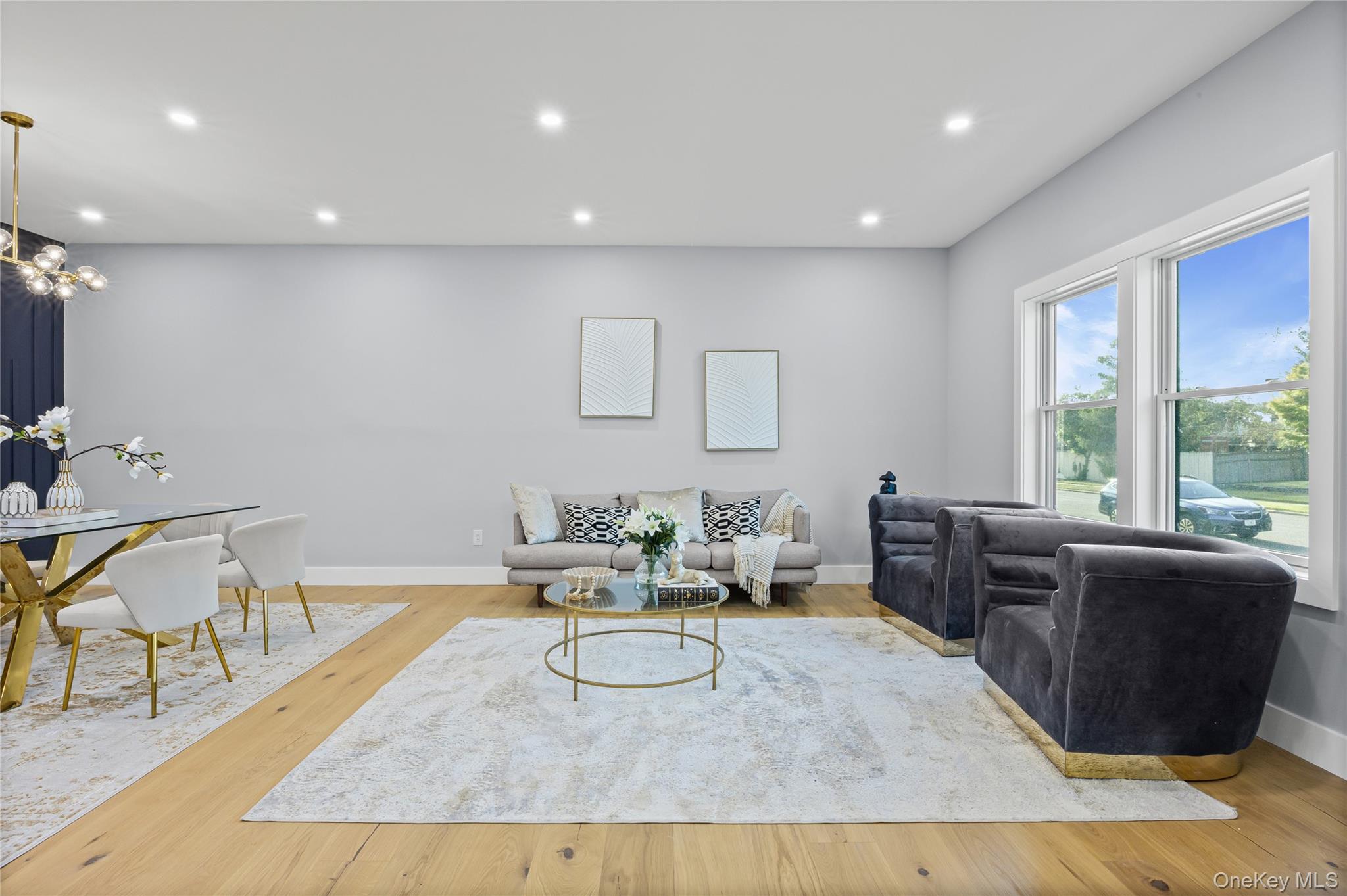 10 Crown Lane, Westbury, NY 11590