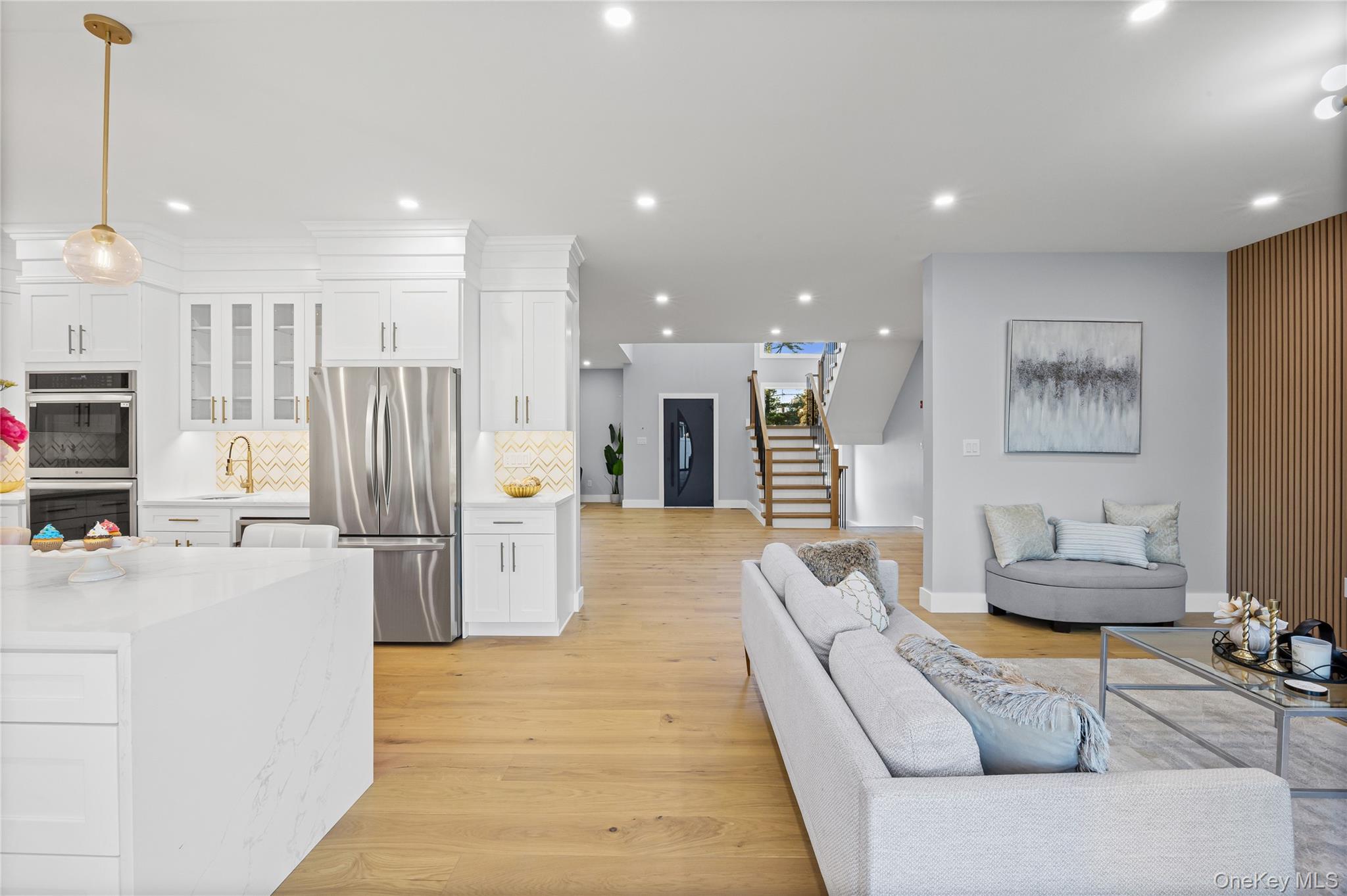 10 Crown Lane, Westbury, NY 11590