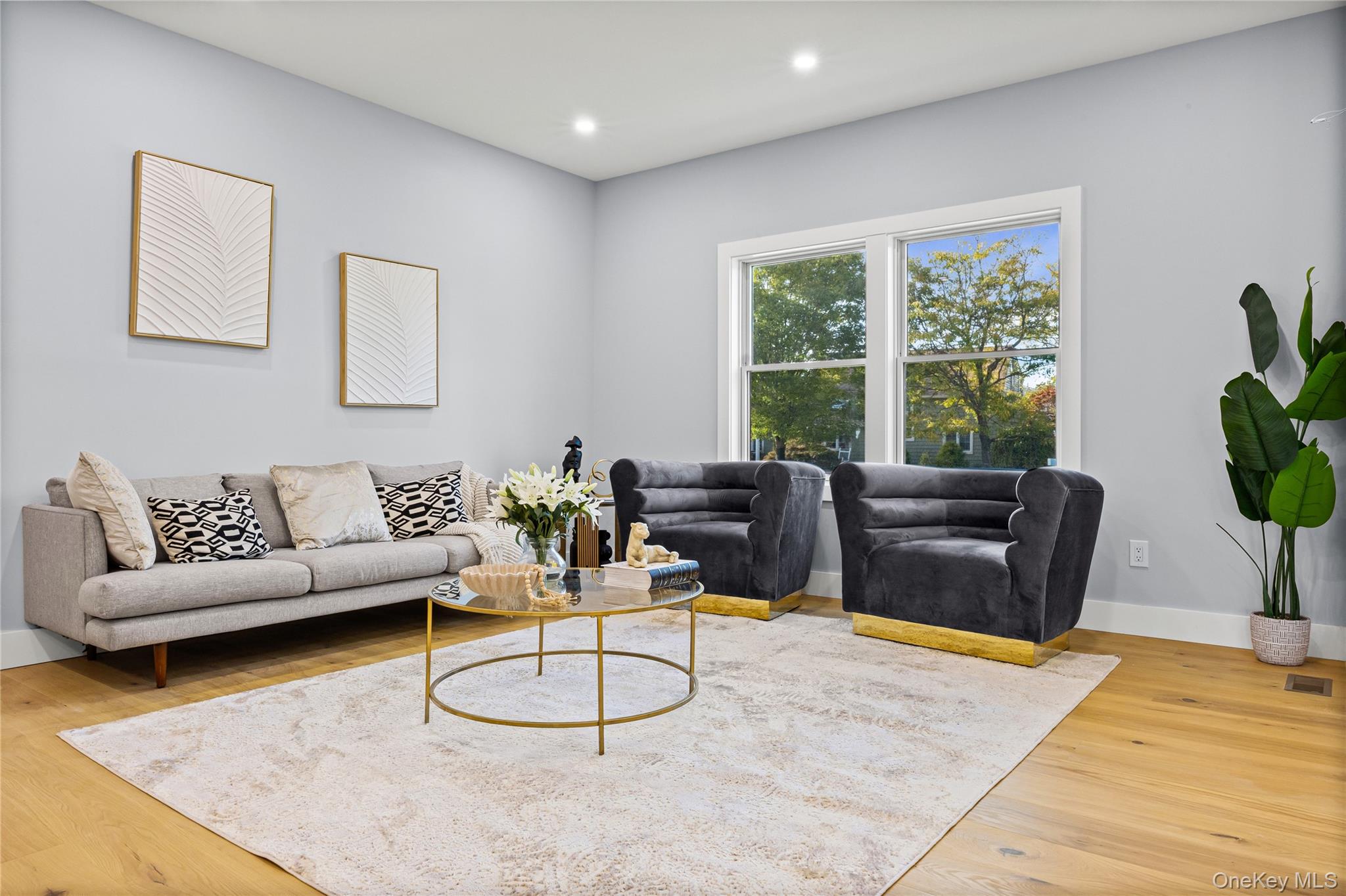 10 Crown Lane, Westbury, NY 11590