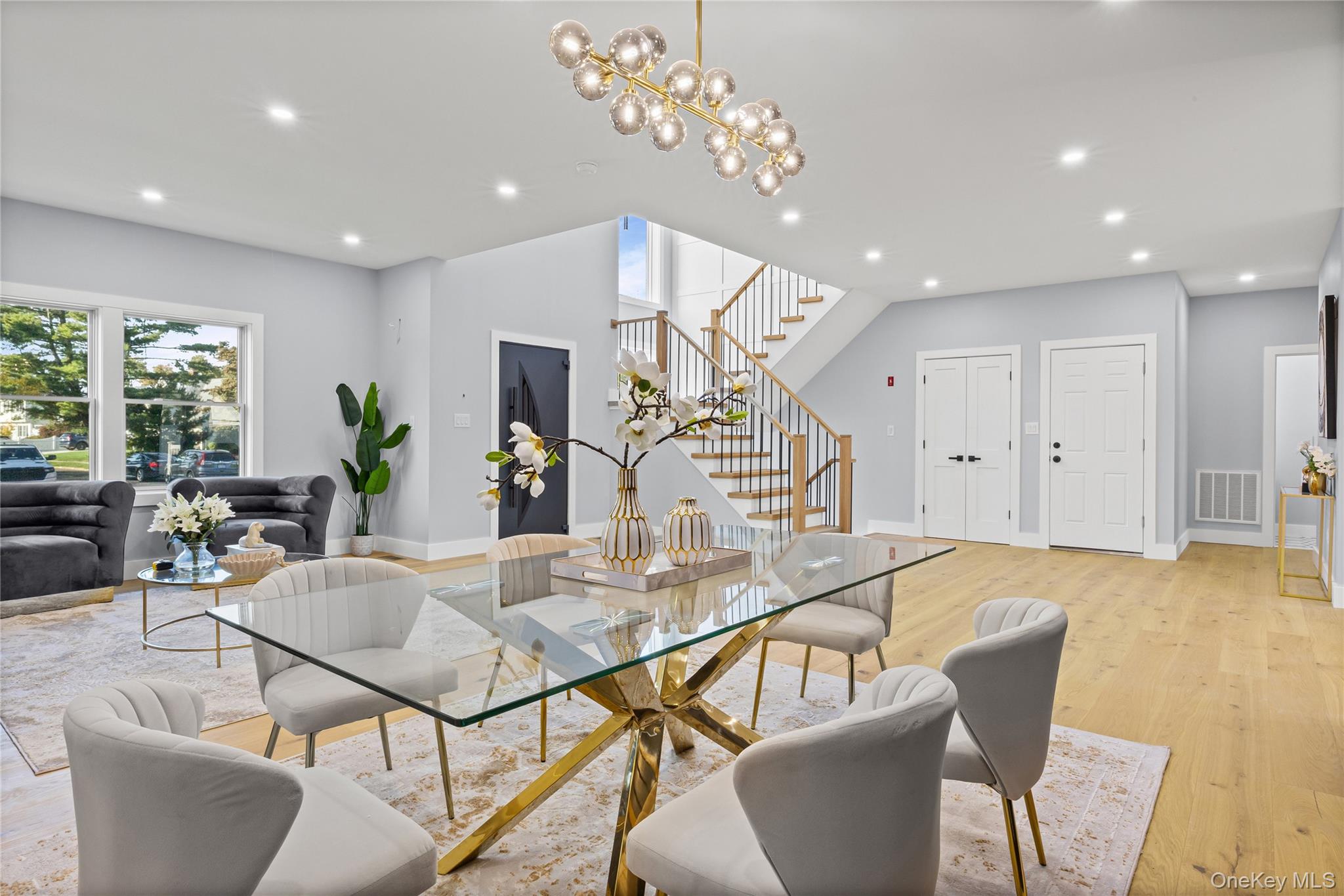 10 Crown Lane, Westbury, NY 11590