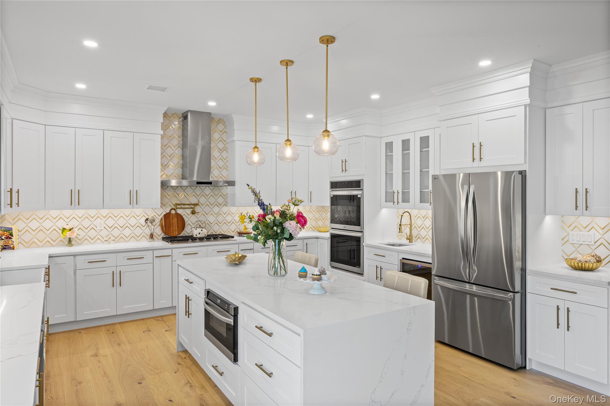 10 Crown Lane, Westbury, NY 11590