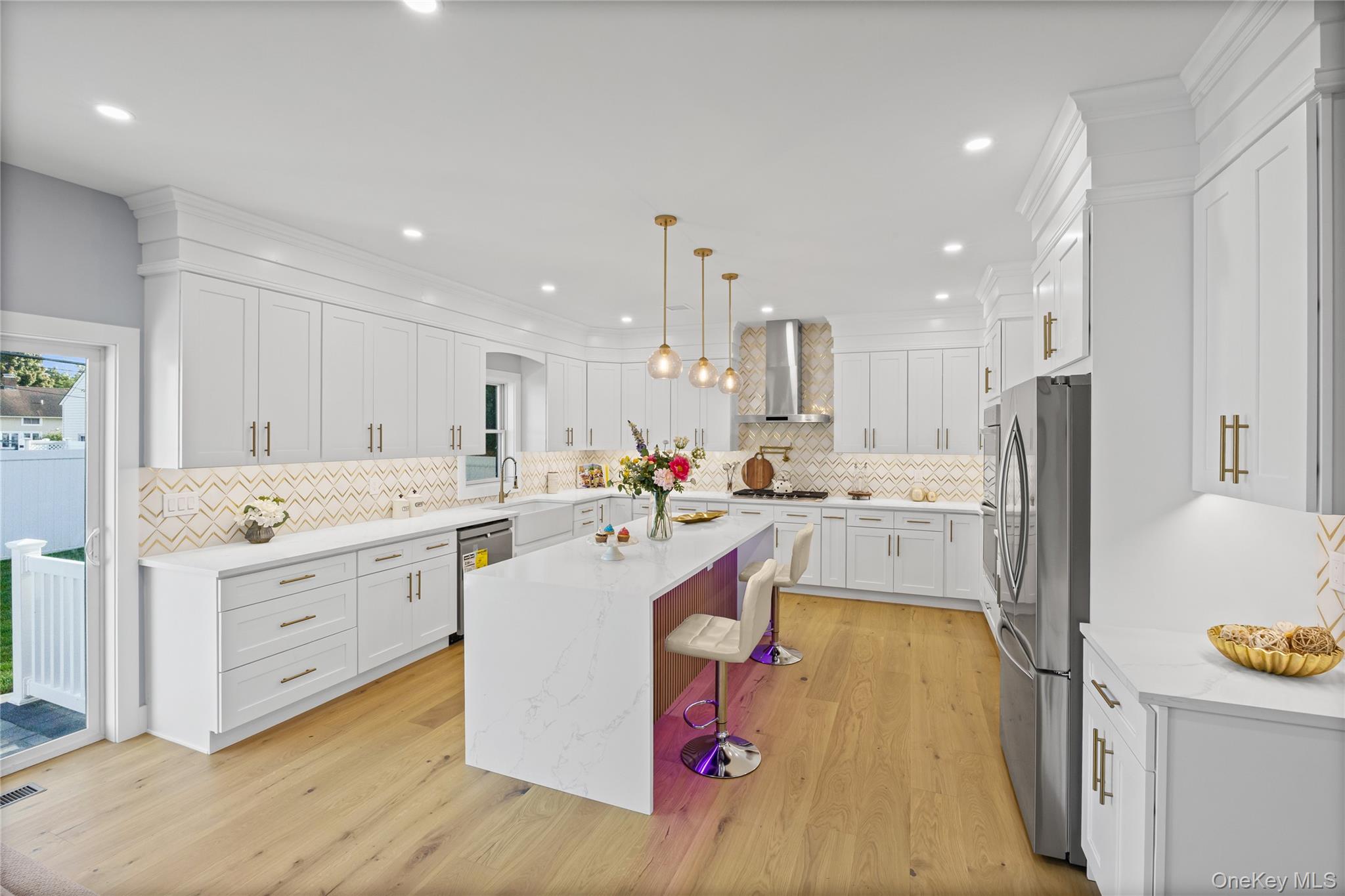 10 Crown Lane, Westbury, NY 11590