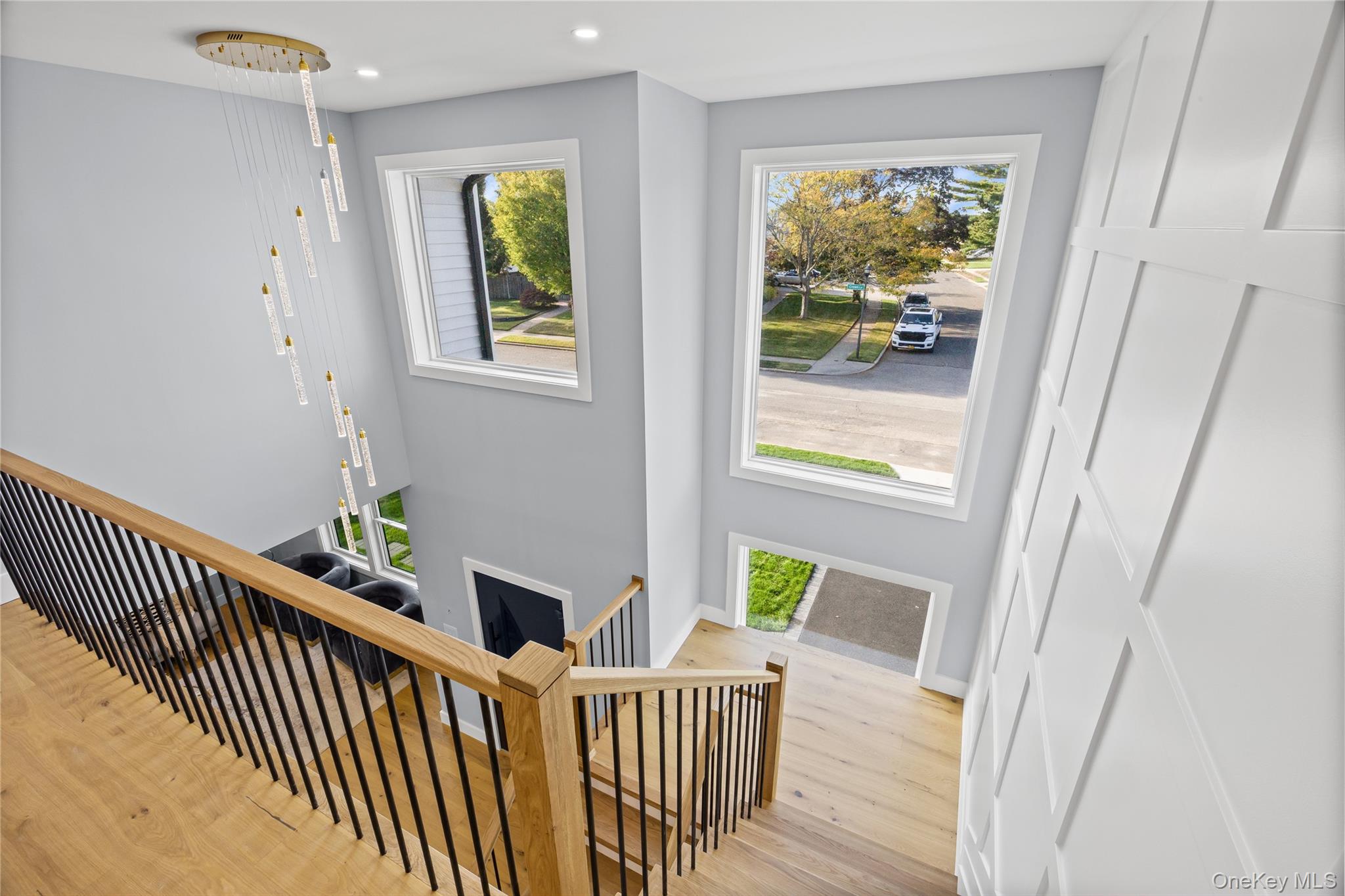 10 Crown Lane, Westbury, NY 11590