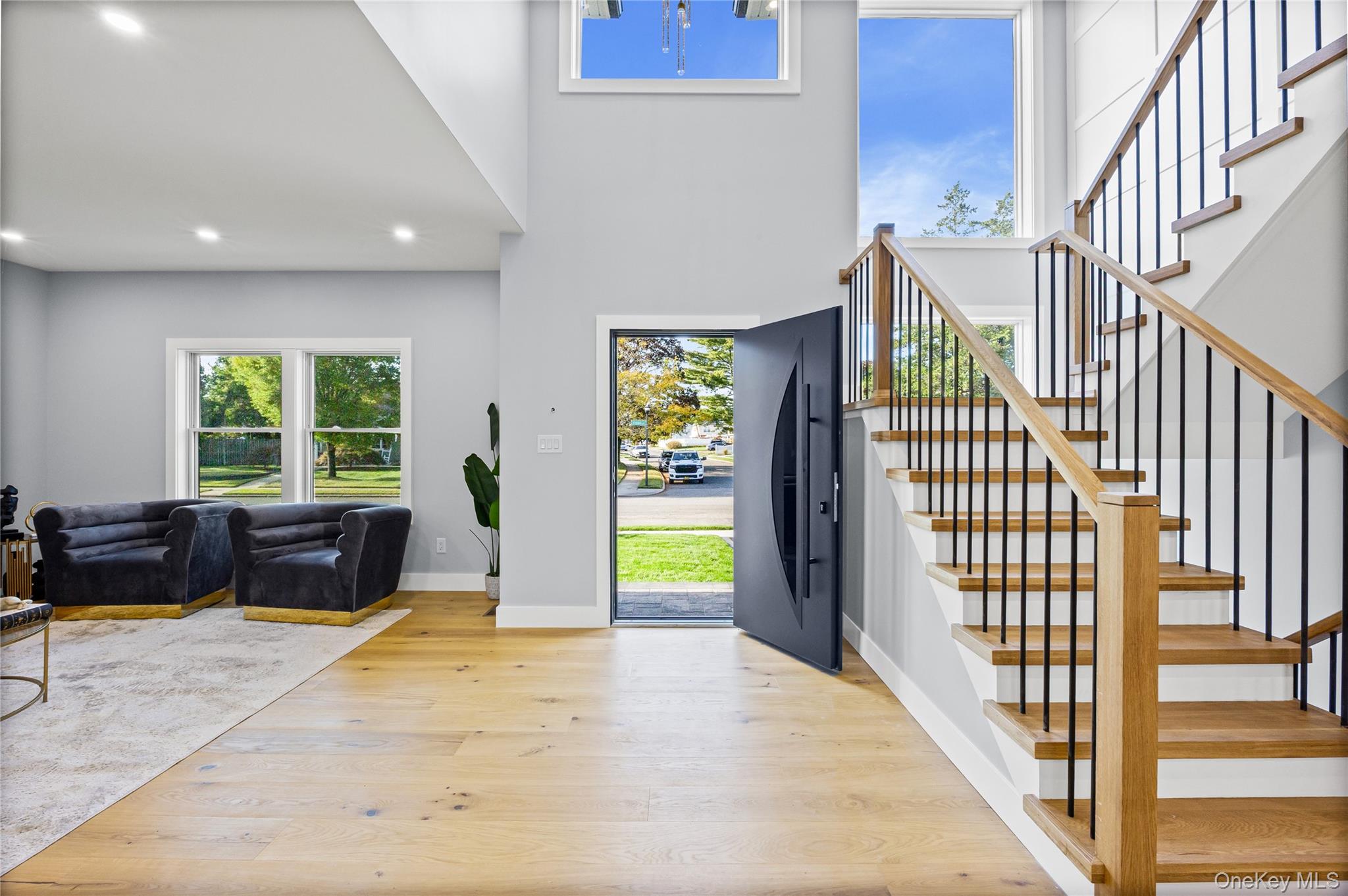 10 Crown Lane, Westbury, NY 11590