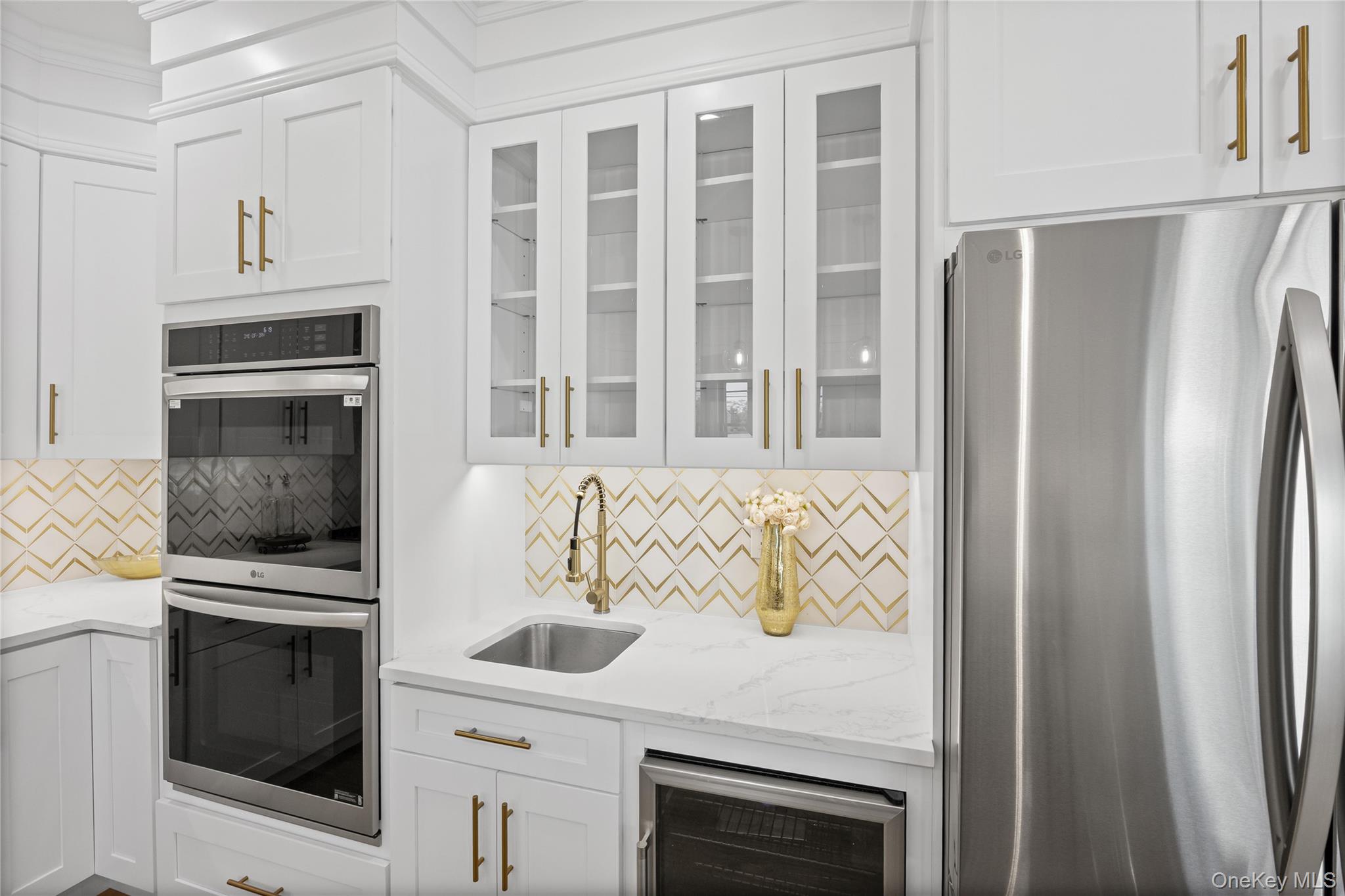 10 Crown Lane, Westbury, NY 11590