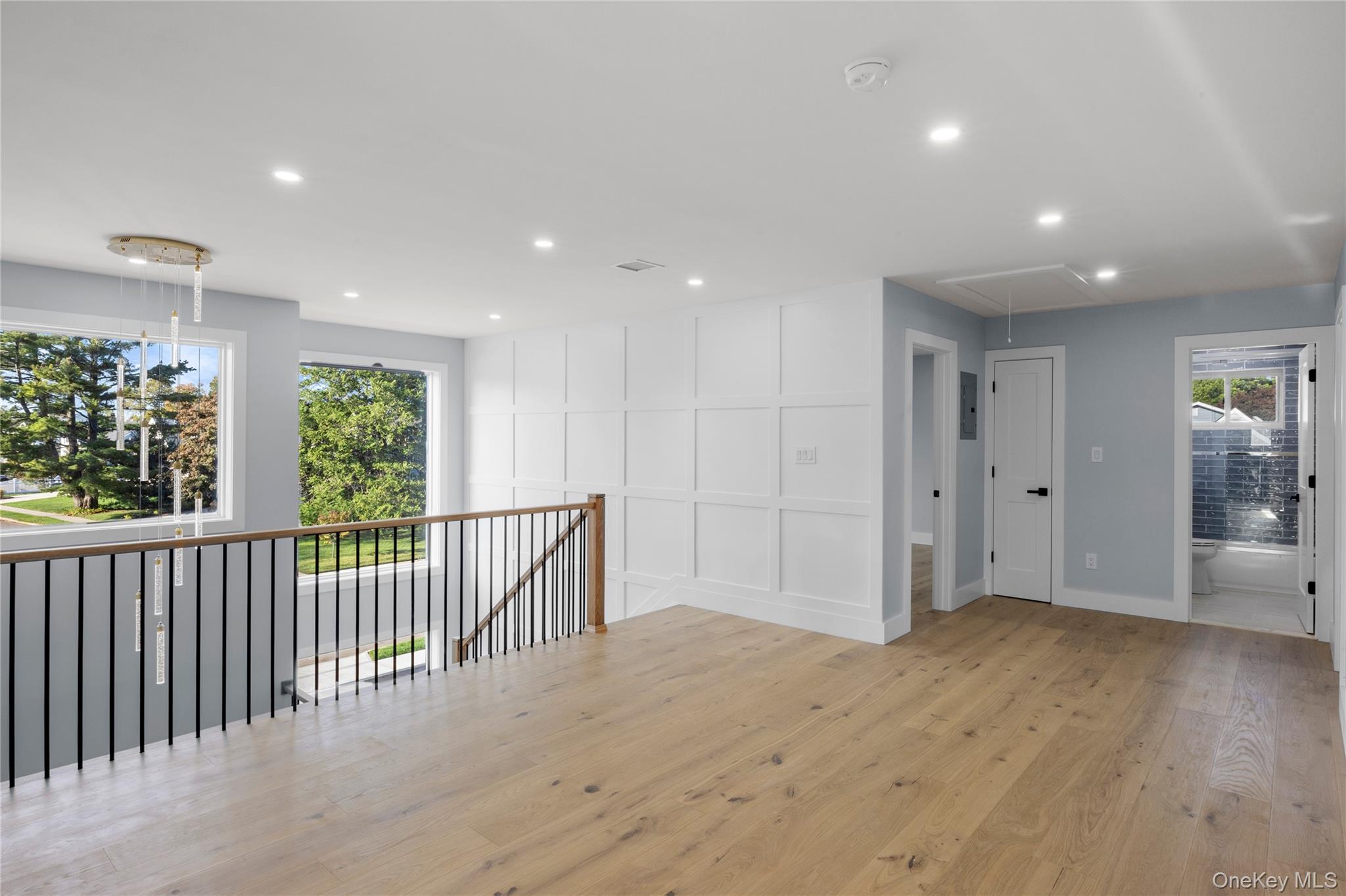 10 Crown Lane, Westbury, NY 11590