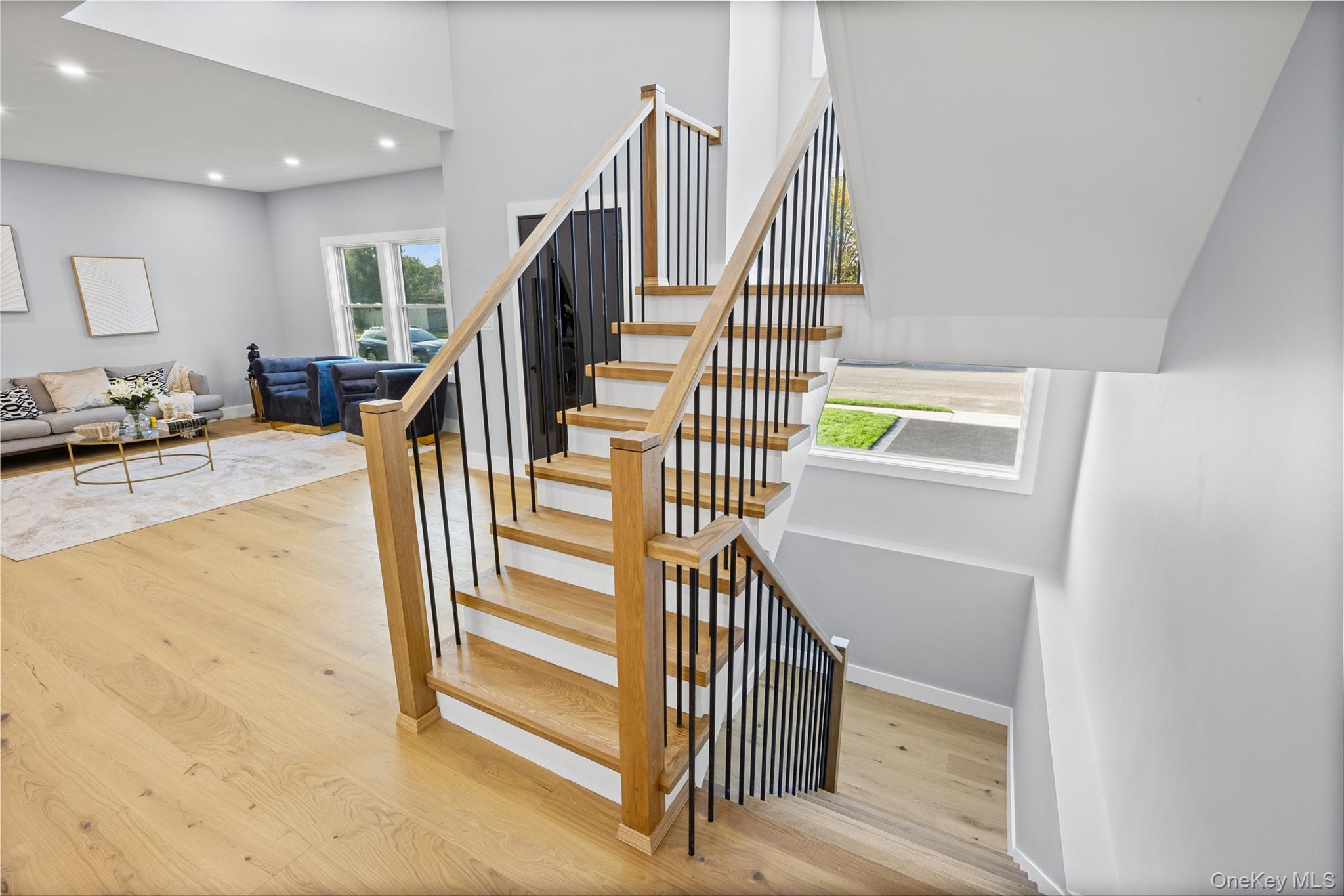 10 Crown Lane, Westbury, NY 11590