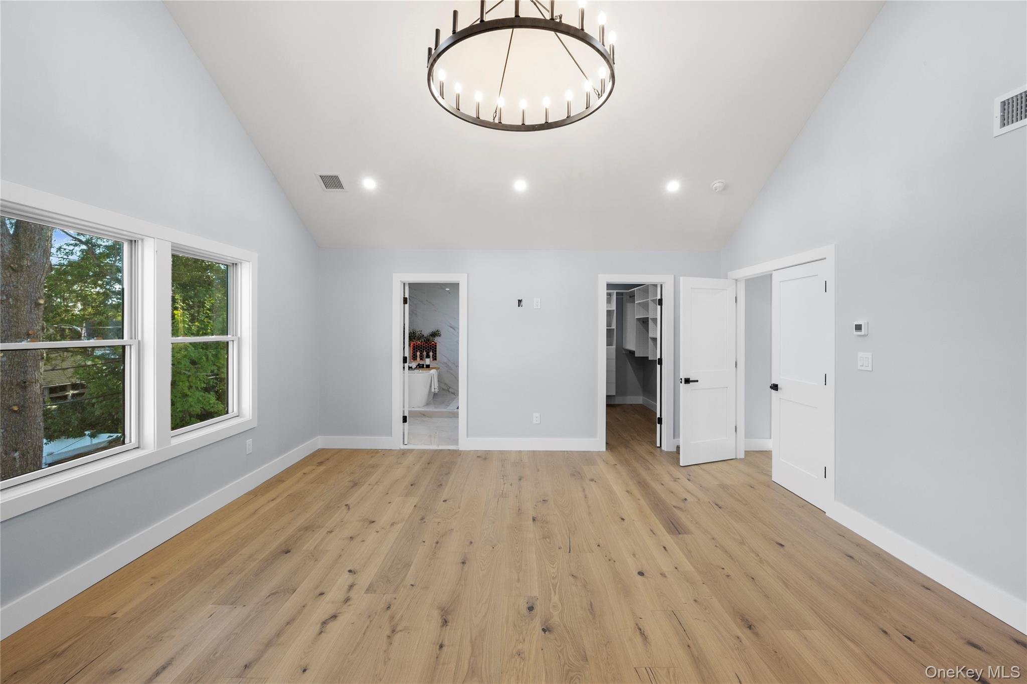 10 Crown Lane, Westbury, NY 11590