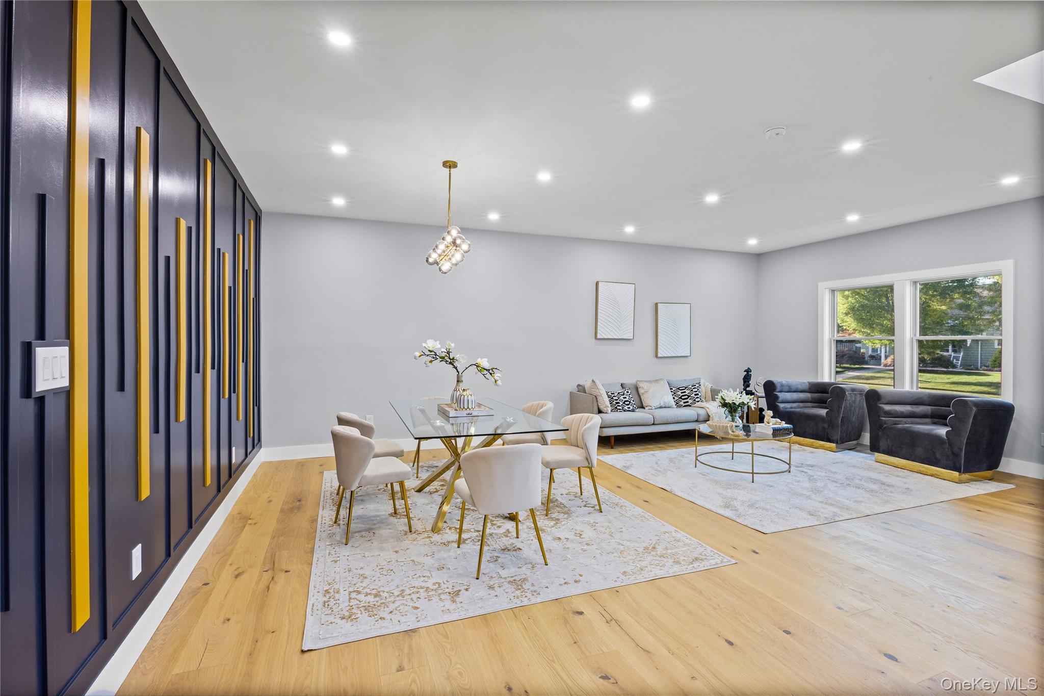 10 Crown Lane, Westbury, NY 11590