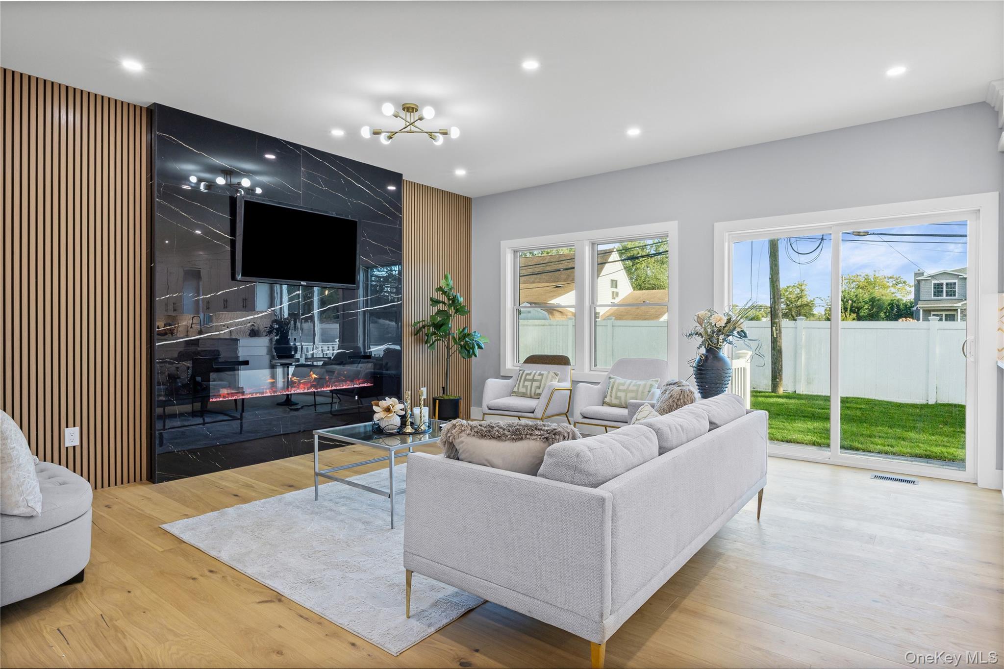 10 Crown Lane, Westbury, NY 11590