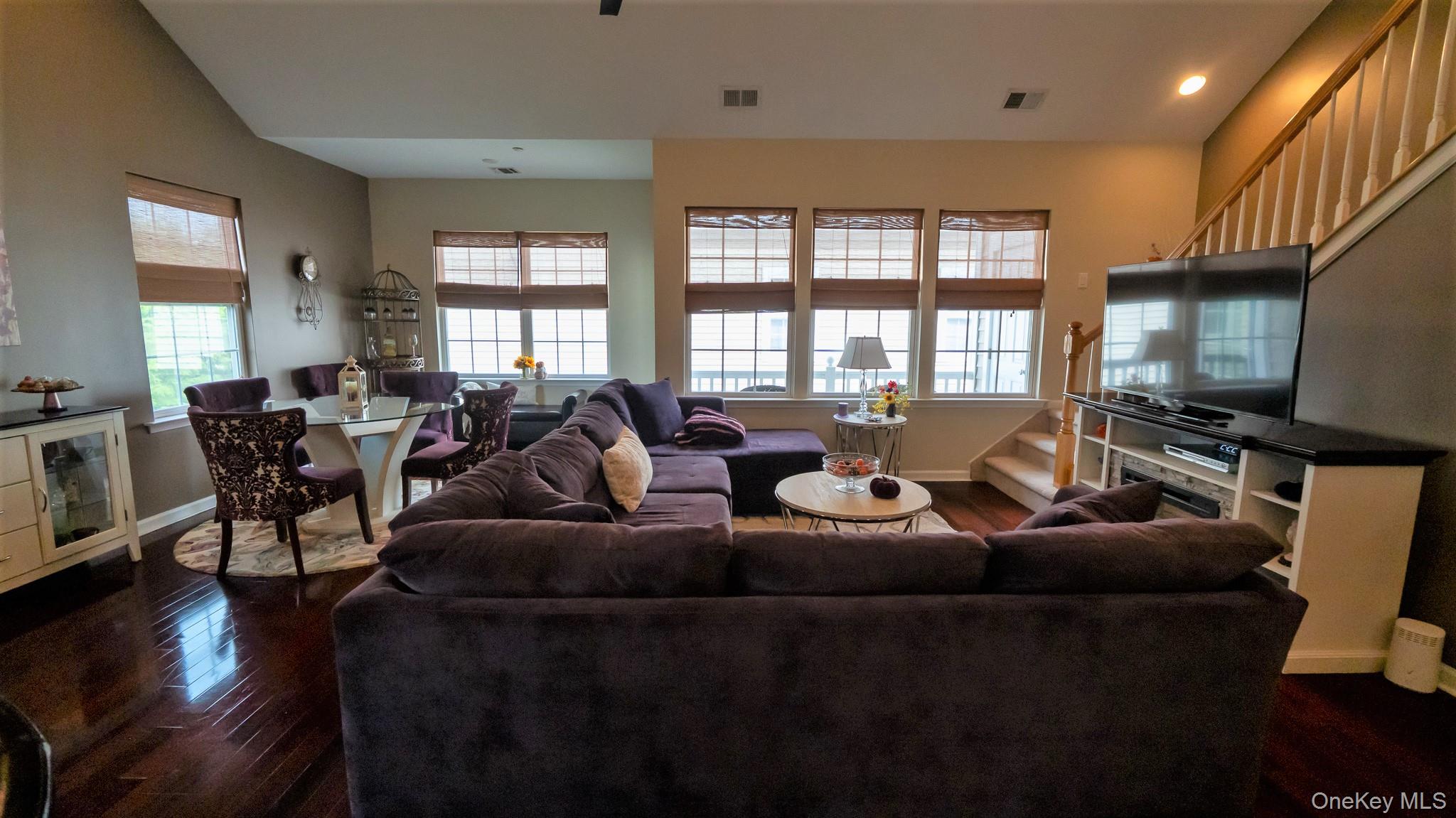 24 Strangford Court, Oceanside, NY 11572