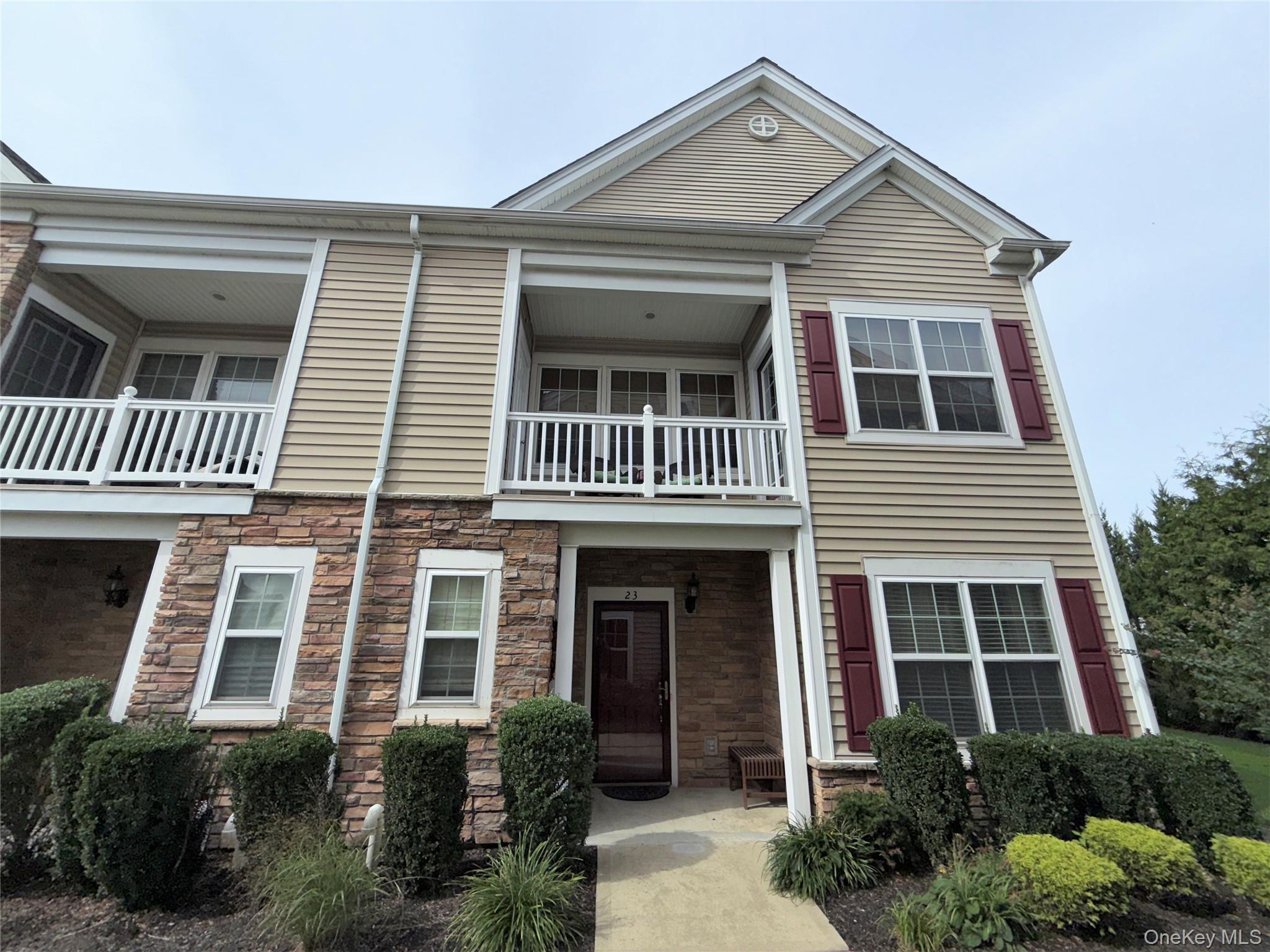 24 Strangford Court, Oceanside, NY 11572