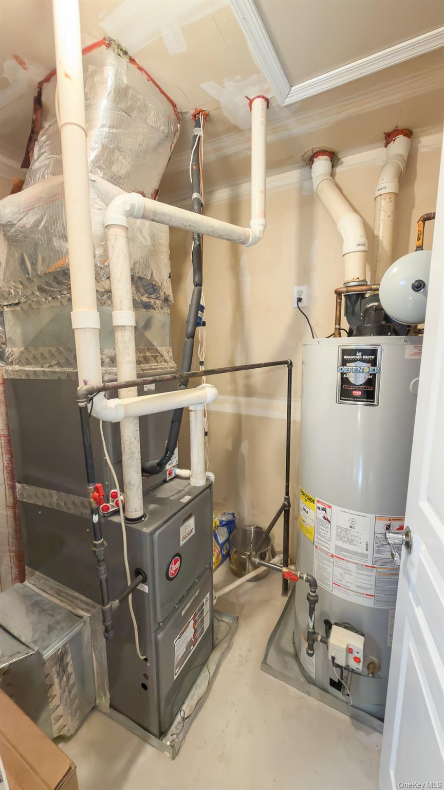 24 Strangford Court, Oceanside, NY 11572