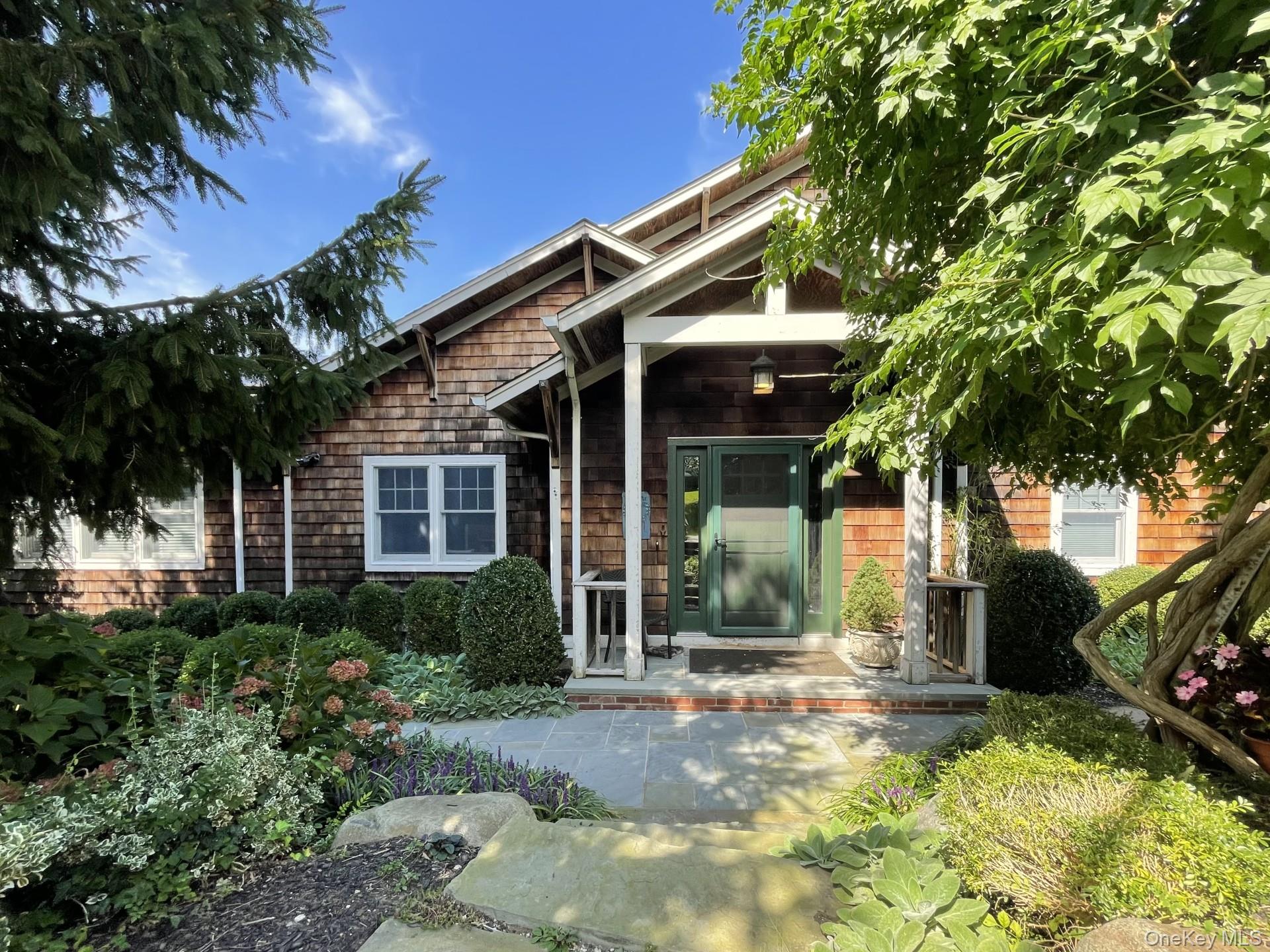 4 Hillside Court, Huntington Bay, NY 11743