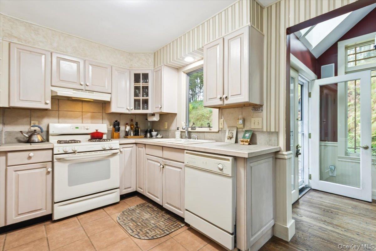 826 Buck Road, Stone Ridge, NY 12484