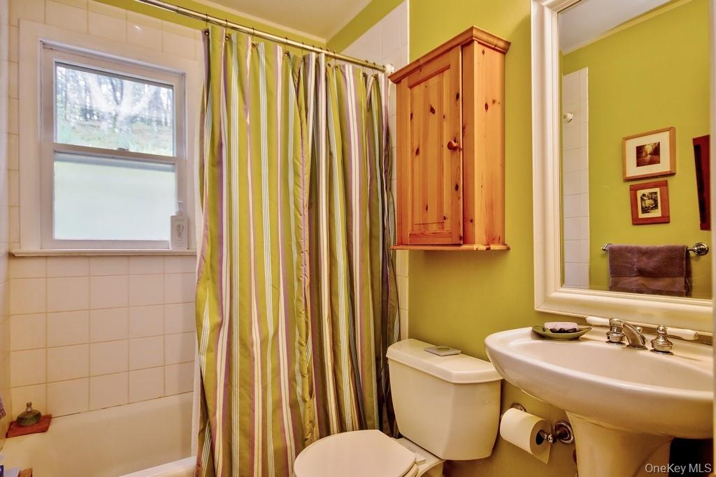 826 Buck Road, Stone Ridge, NY 12484