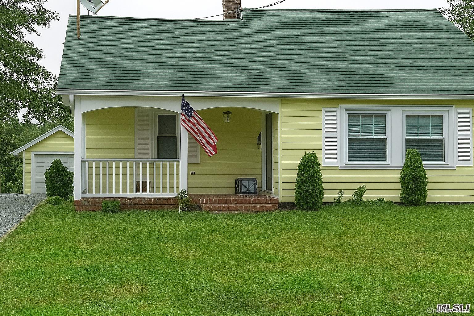 15 River Road, Sayville, NY 11782