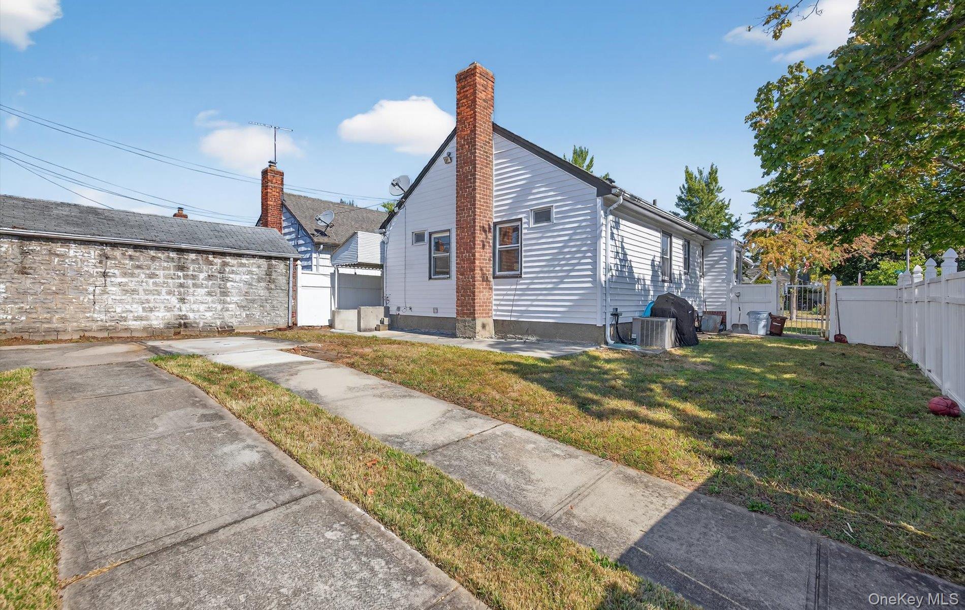 80-64 266th Street, Glen Oaks, NY 11004